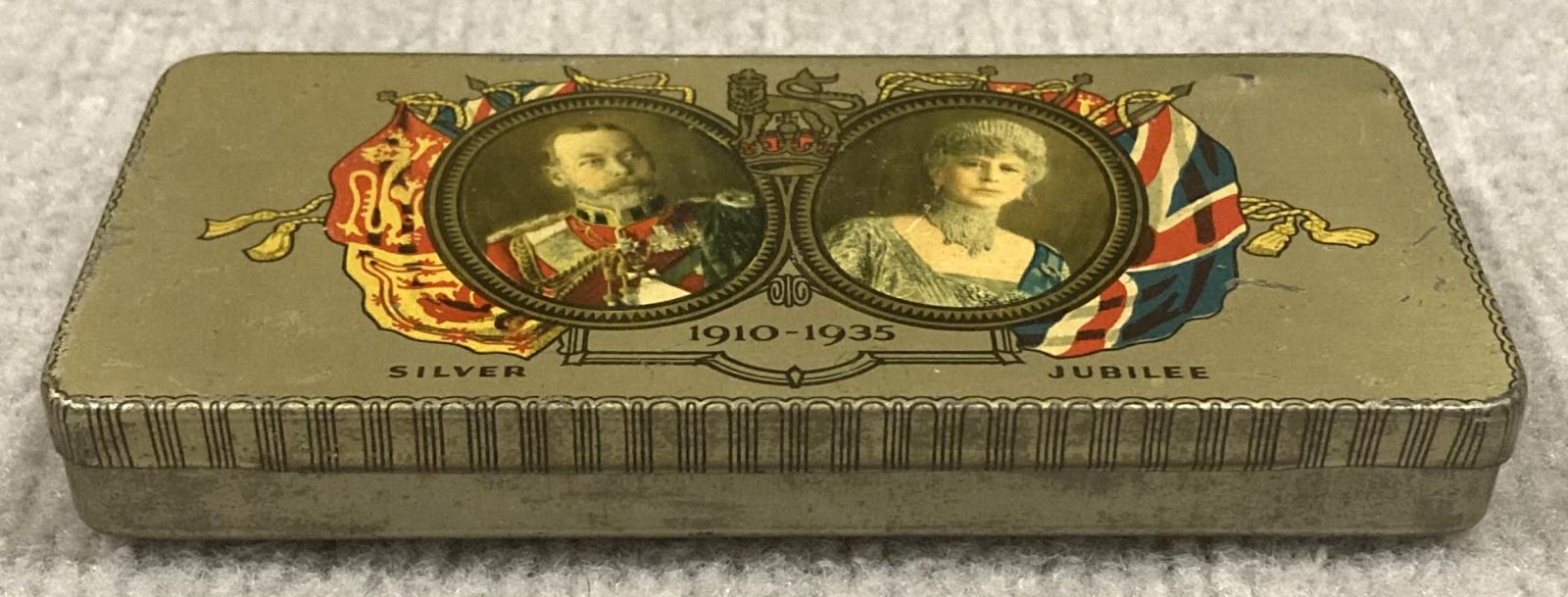 Oblique view from front of commemorative chocolate tin - Silver Jubilee of King George V and Queen Mary (1910–1935)