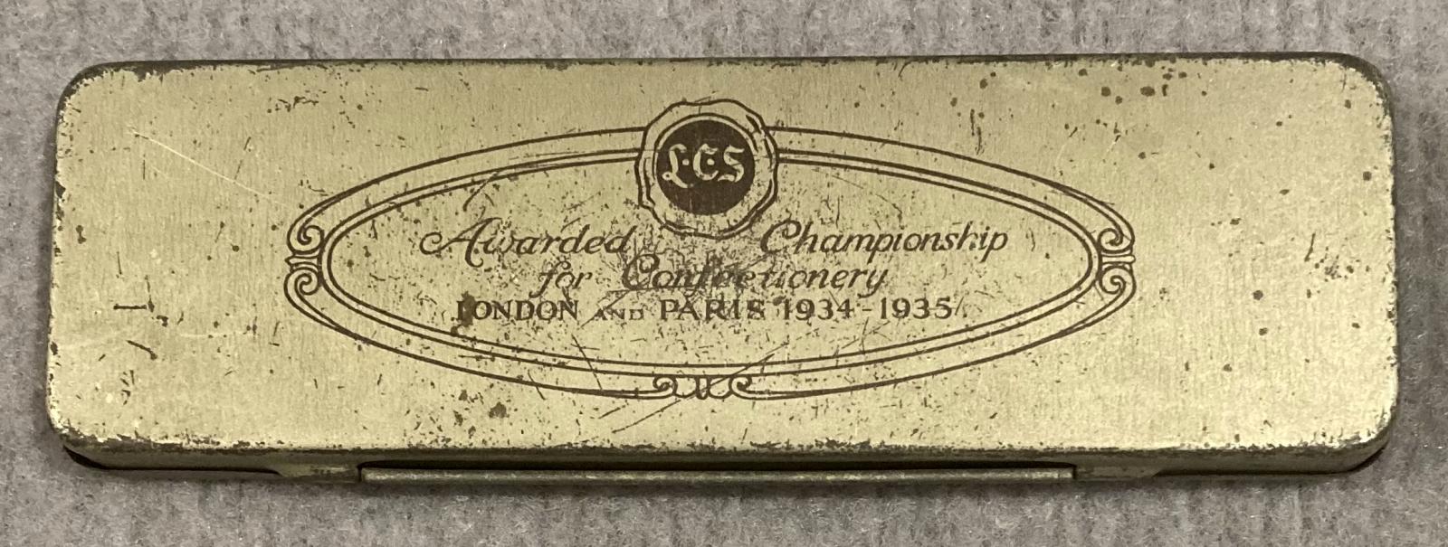 Underside of commemorative confectionary tin - Silver Jubilee of King George V and Queen Mary (1910–1935)