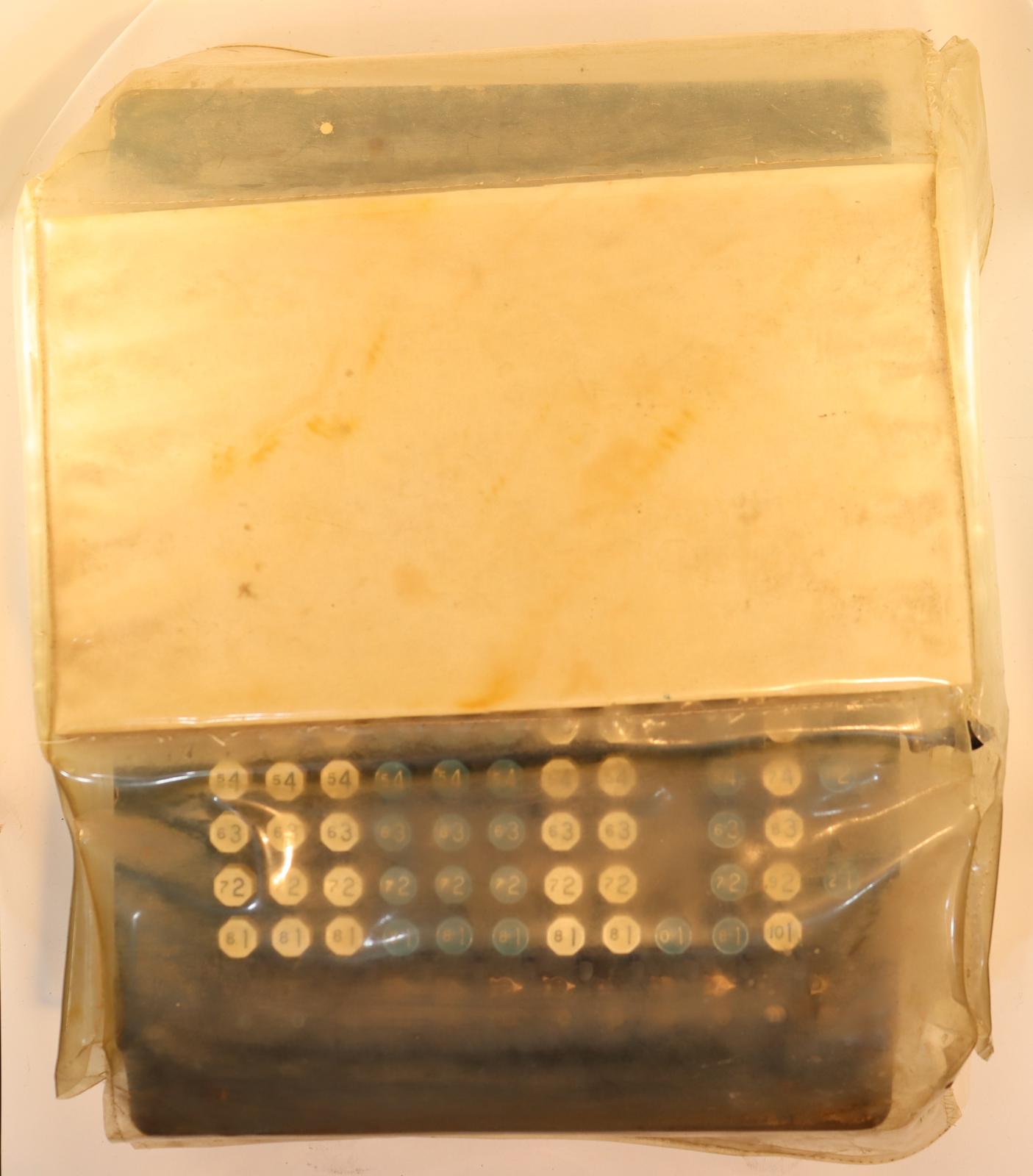 Top view of Comptometer with cover
