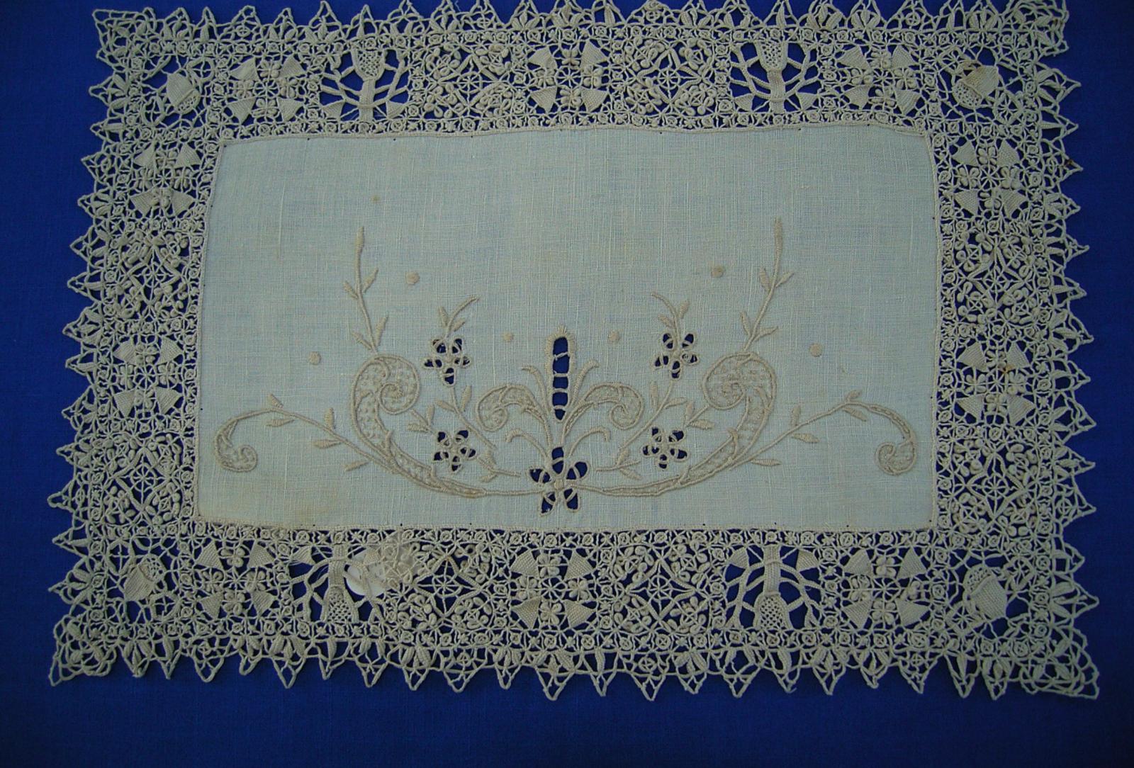 Needlelace mat