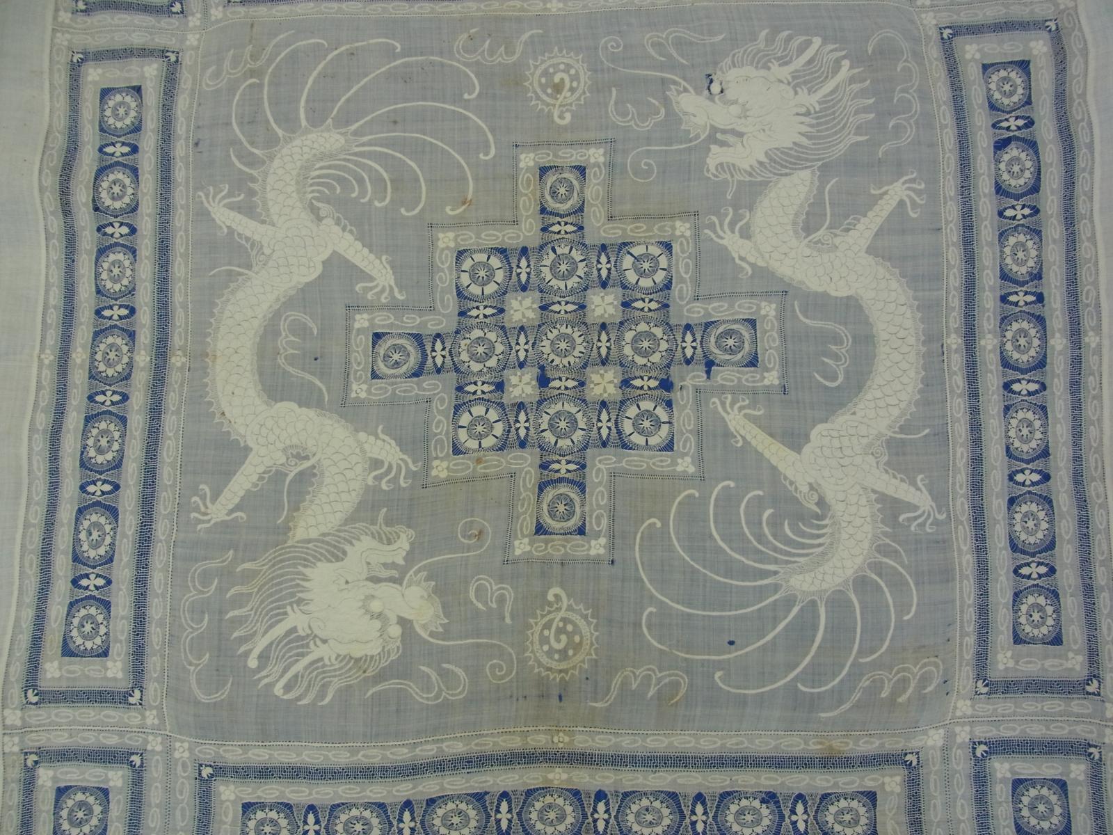 Teacloth with drawn thread and sol