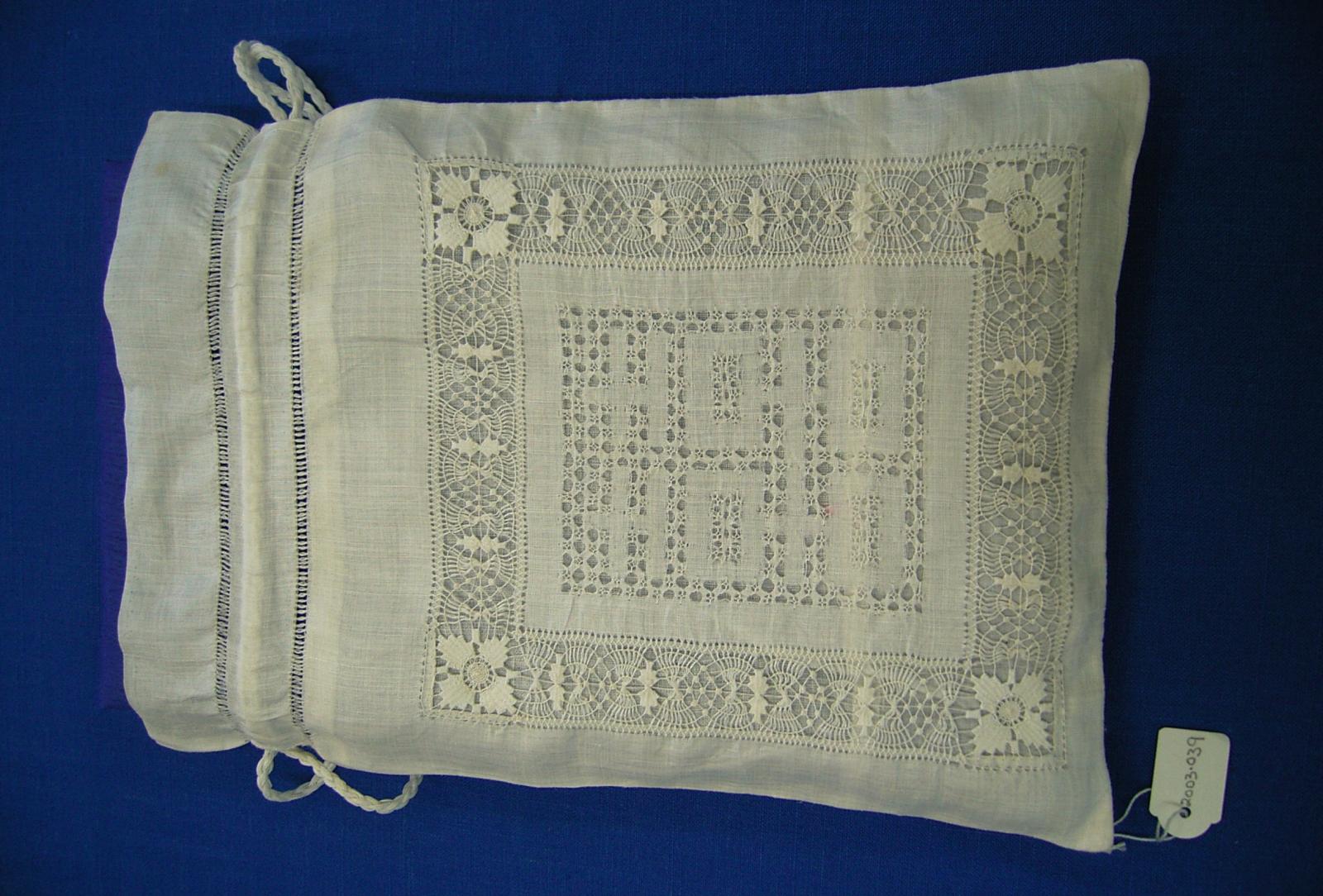 Drawn thread bag