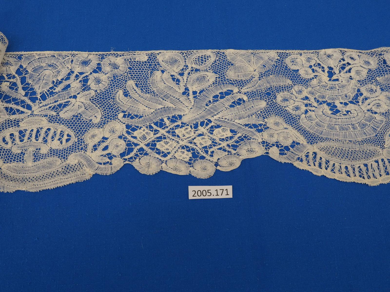 Honiton lace edging