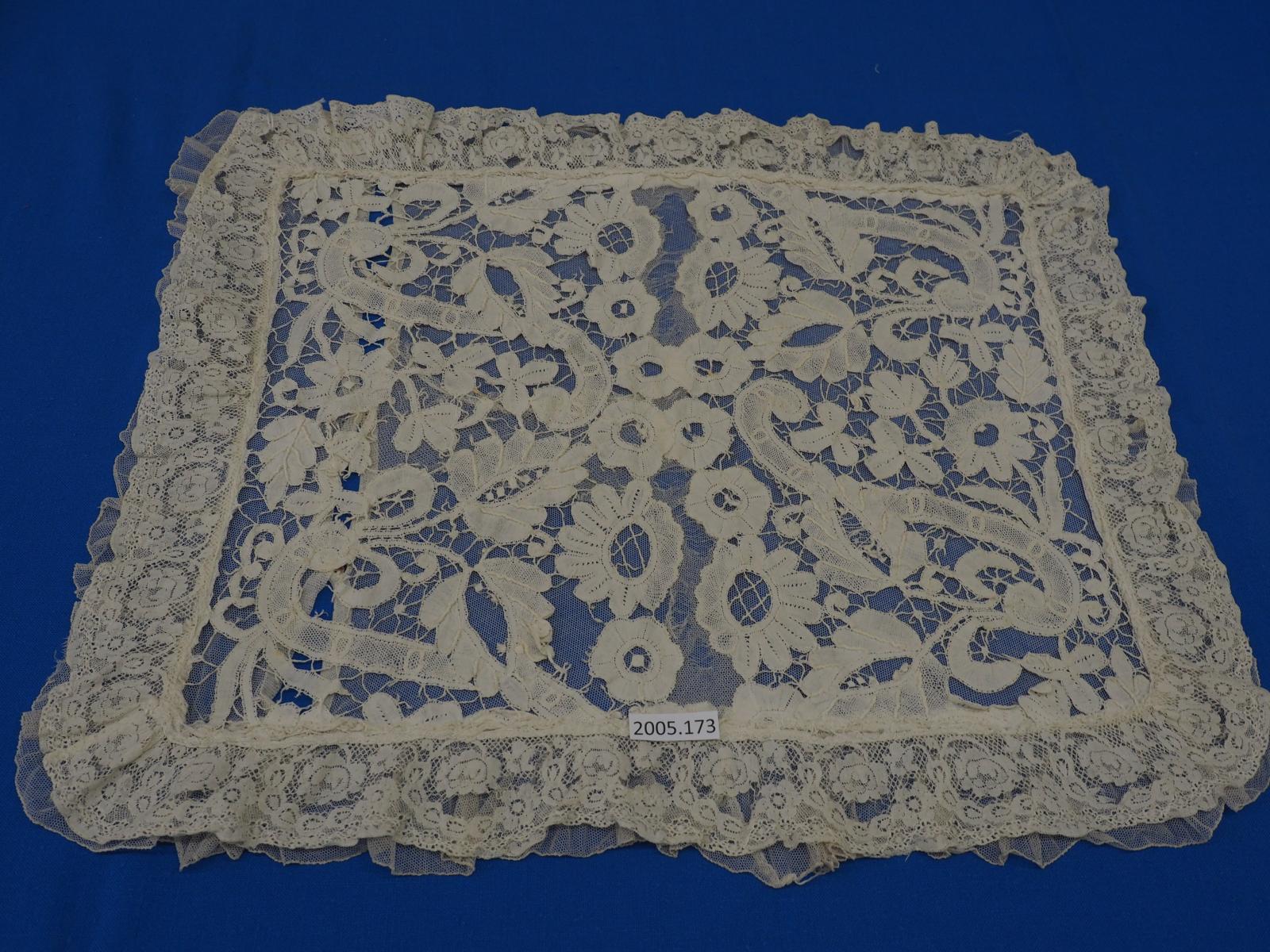 Bobbin lace pillow case