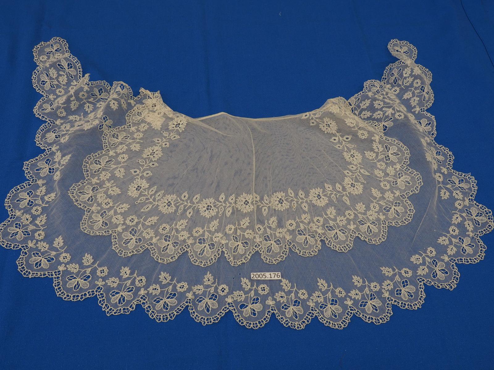Machine embroidered collar