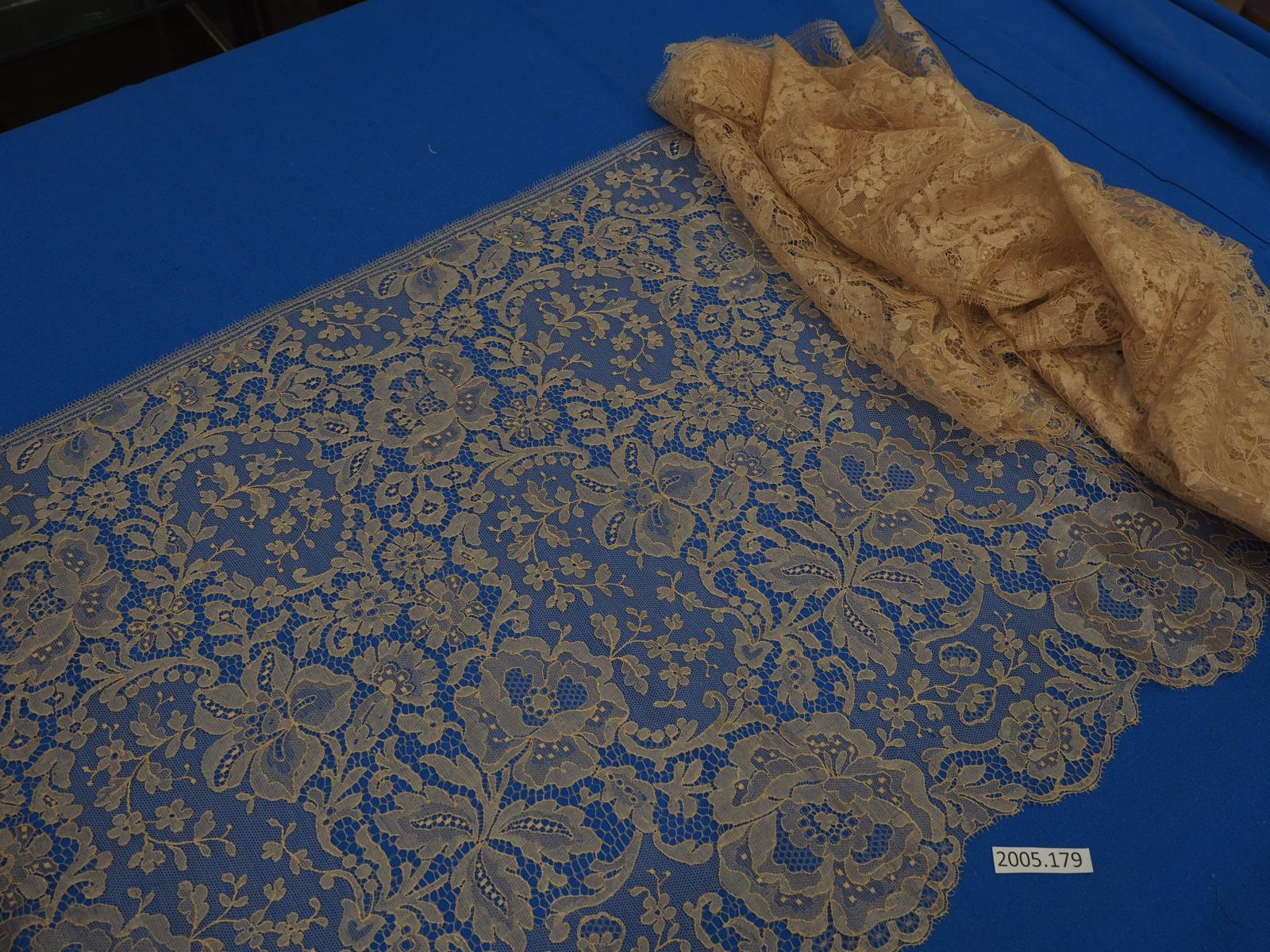Chantilly lace section
