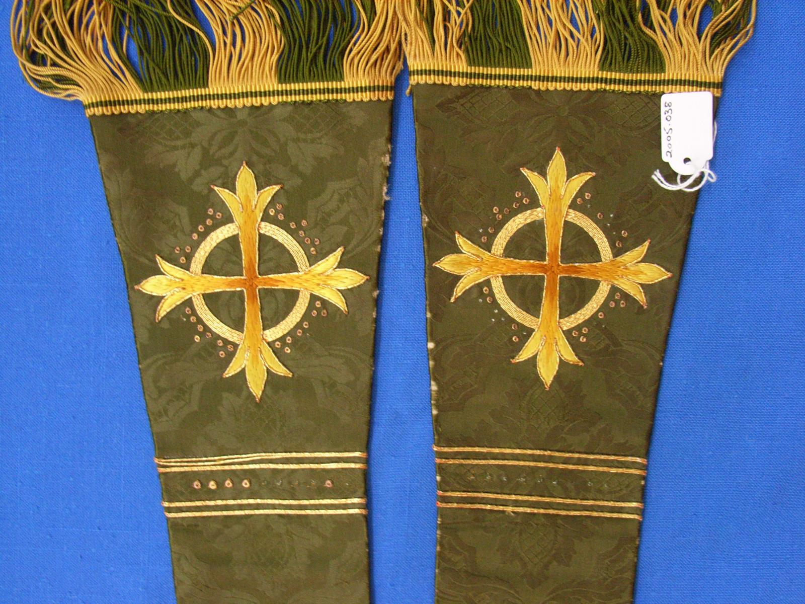 Goldwork stole closeup