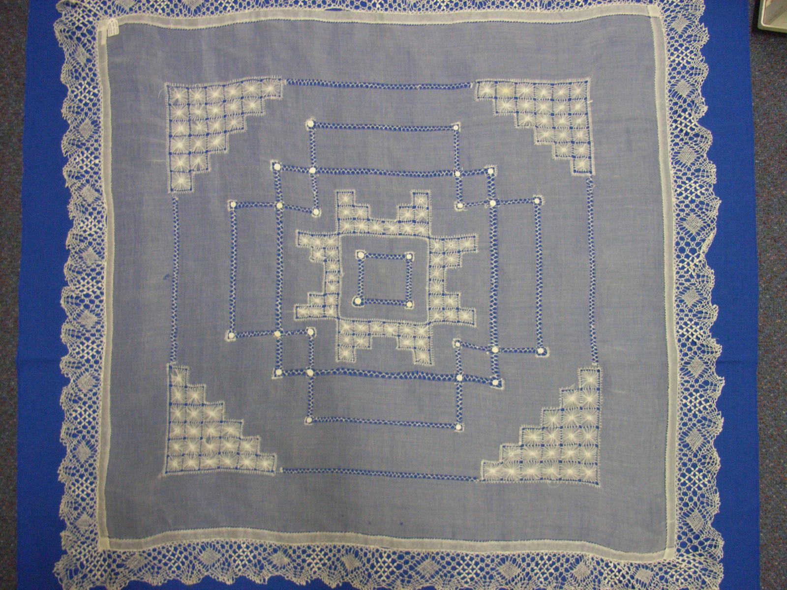Drawn thread teacloth