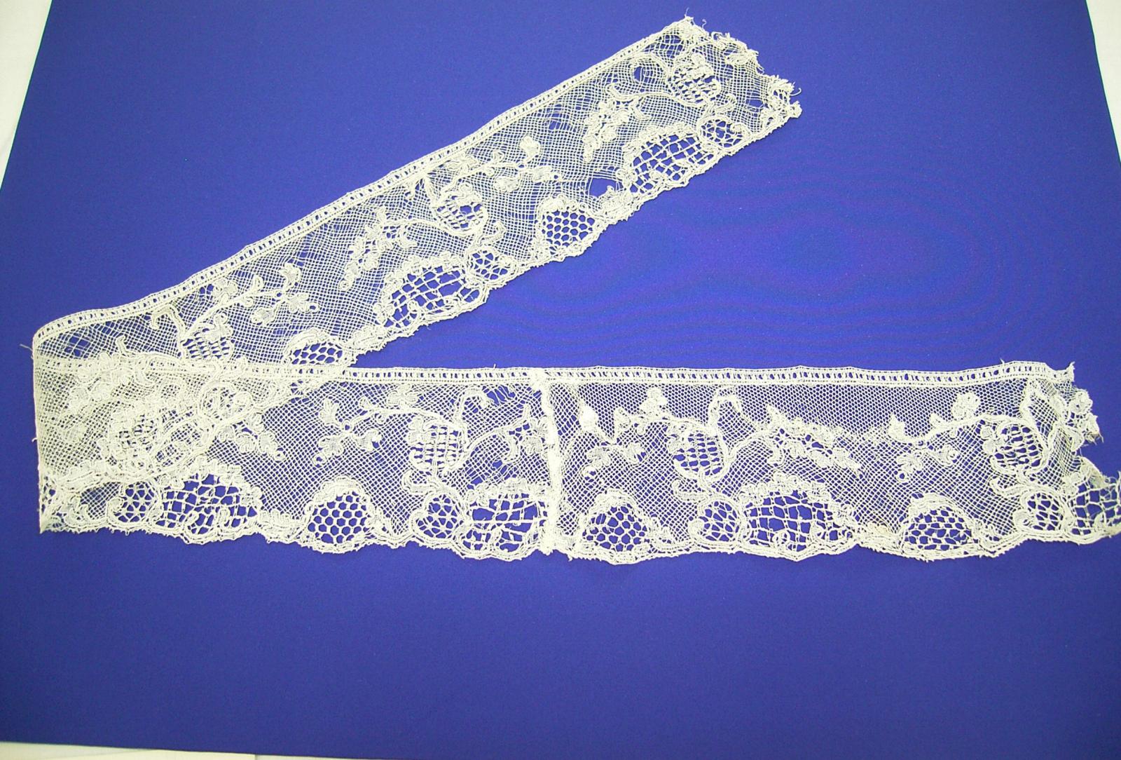 Bobbin lace edging