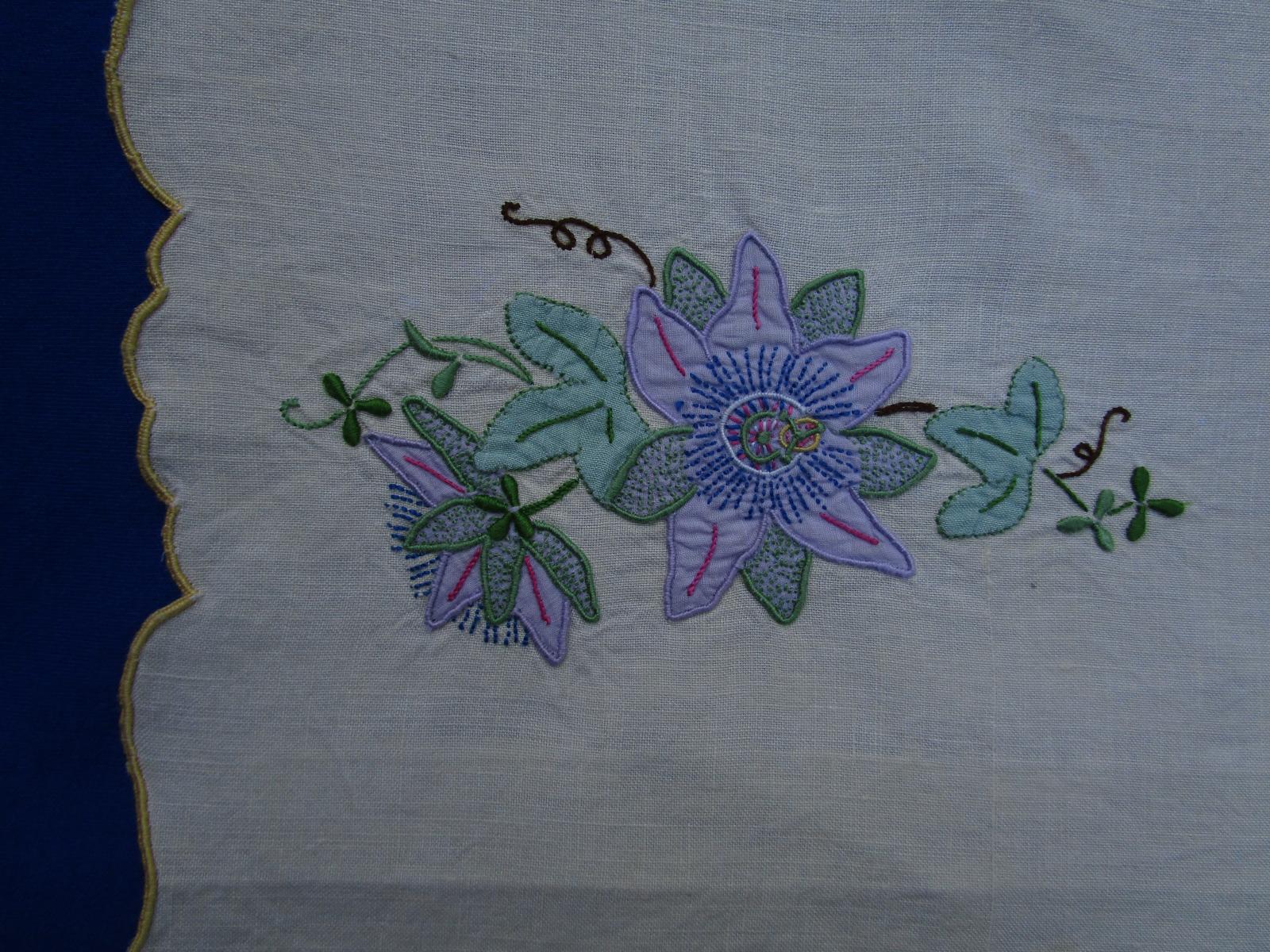 Applique hand towel detail