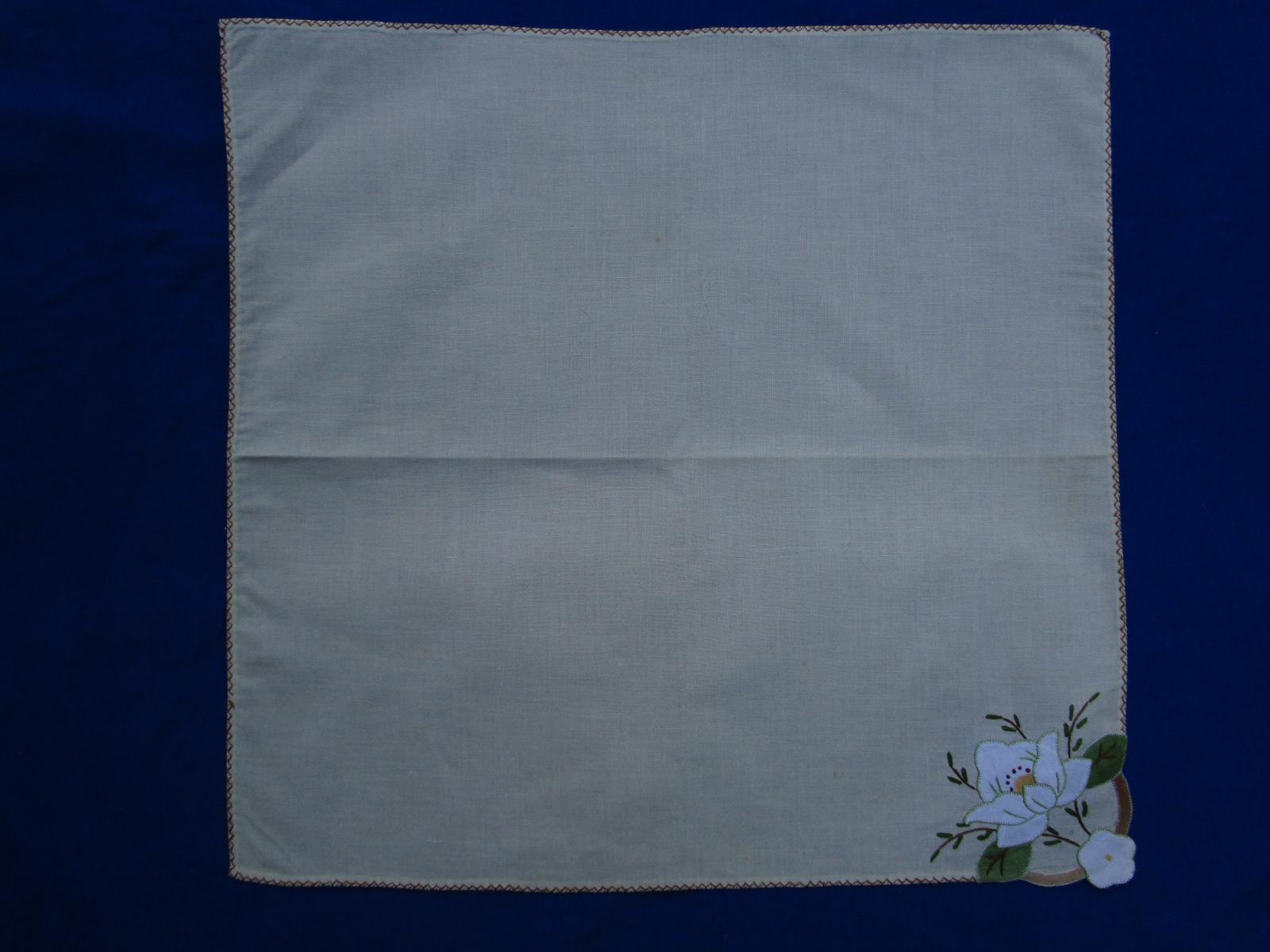 Serviette with applique