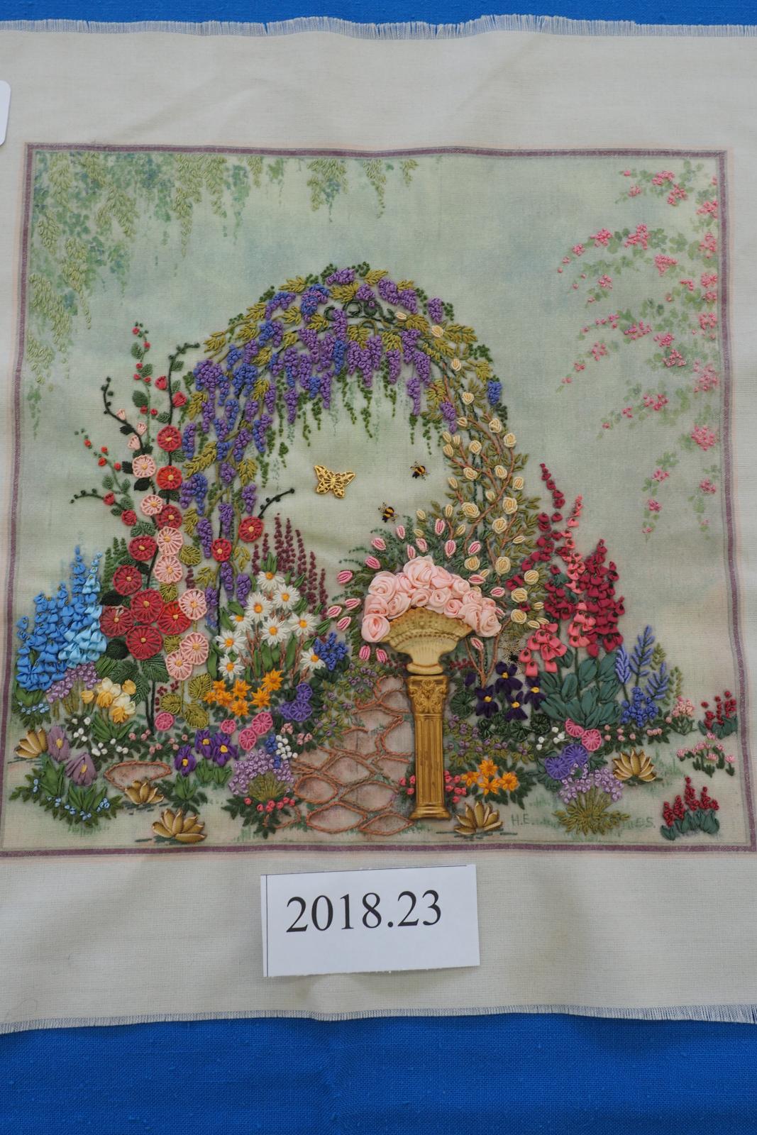 Ribbon embroidered picture