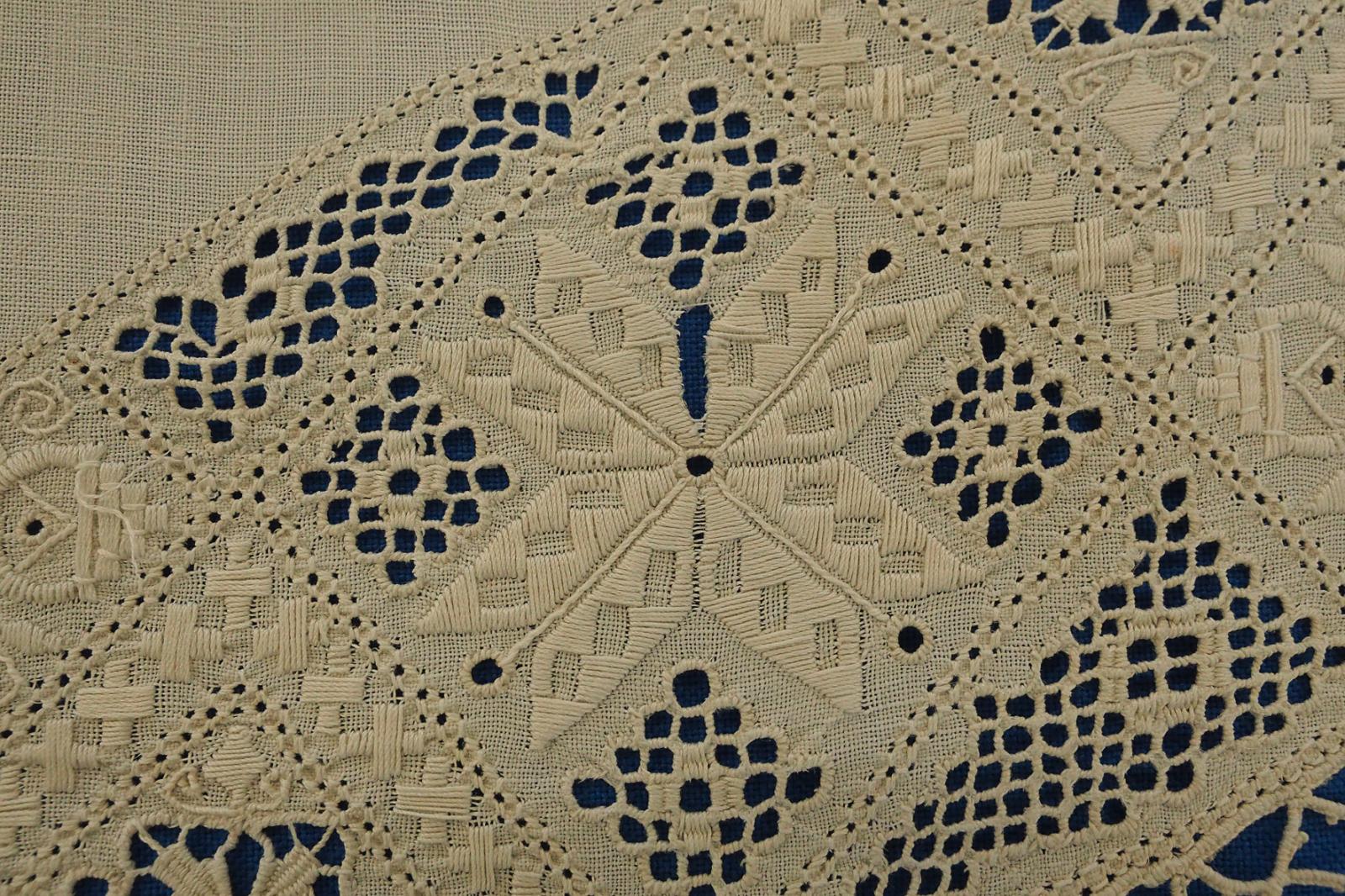 Lefkarita mat detail