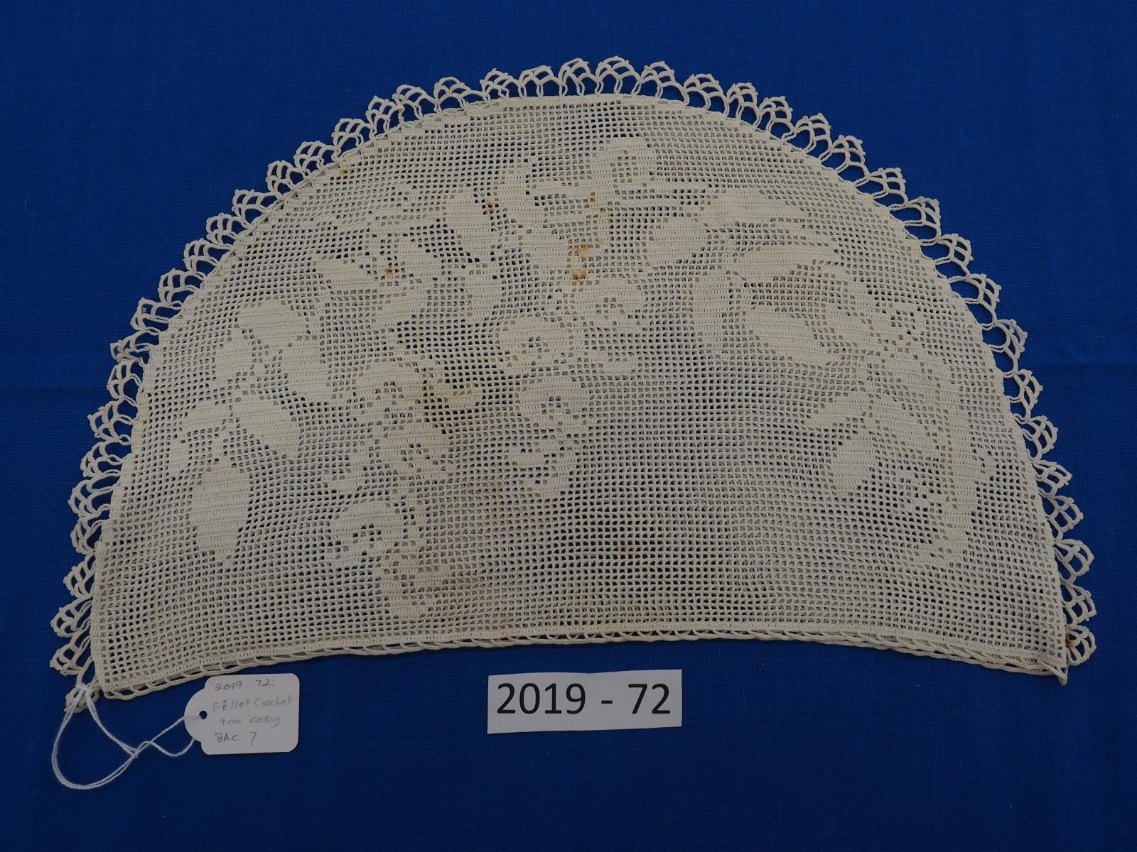 2019.72a  Filet crochet tea cosy