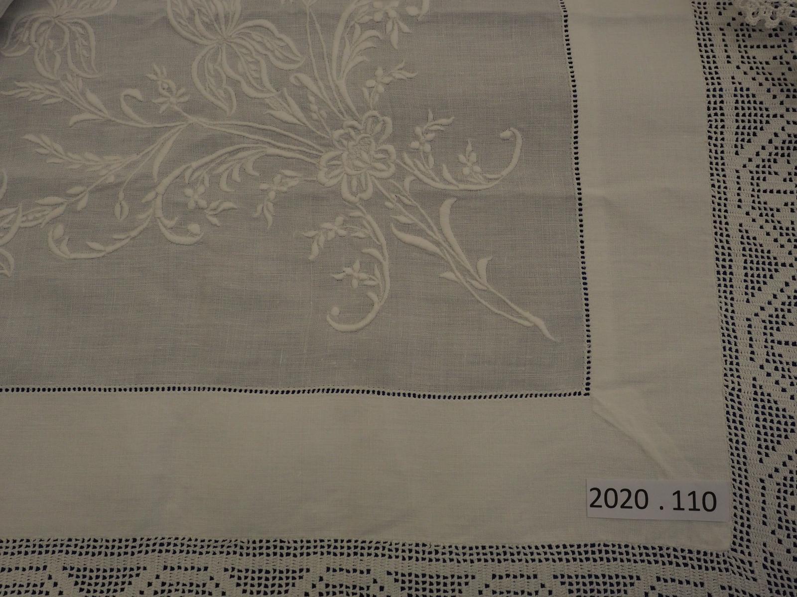 Tea cloth embroidery detail