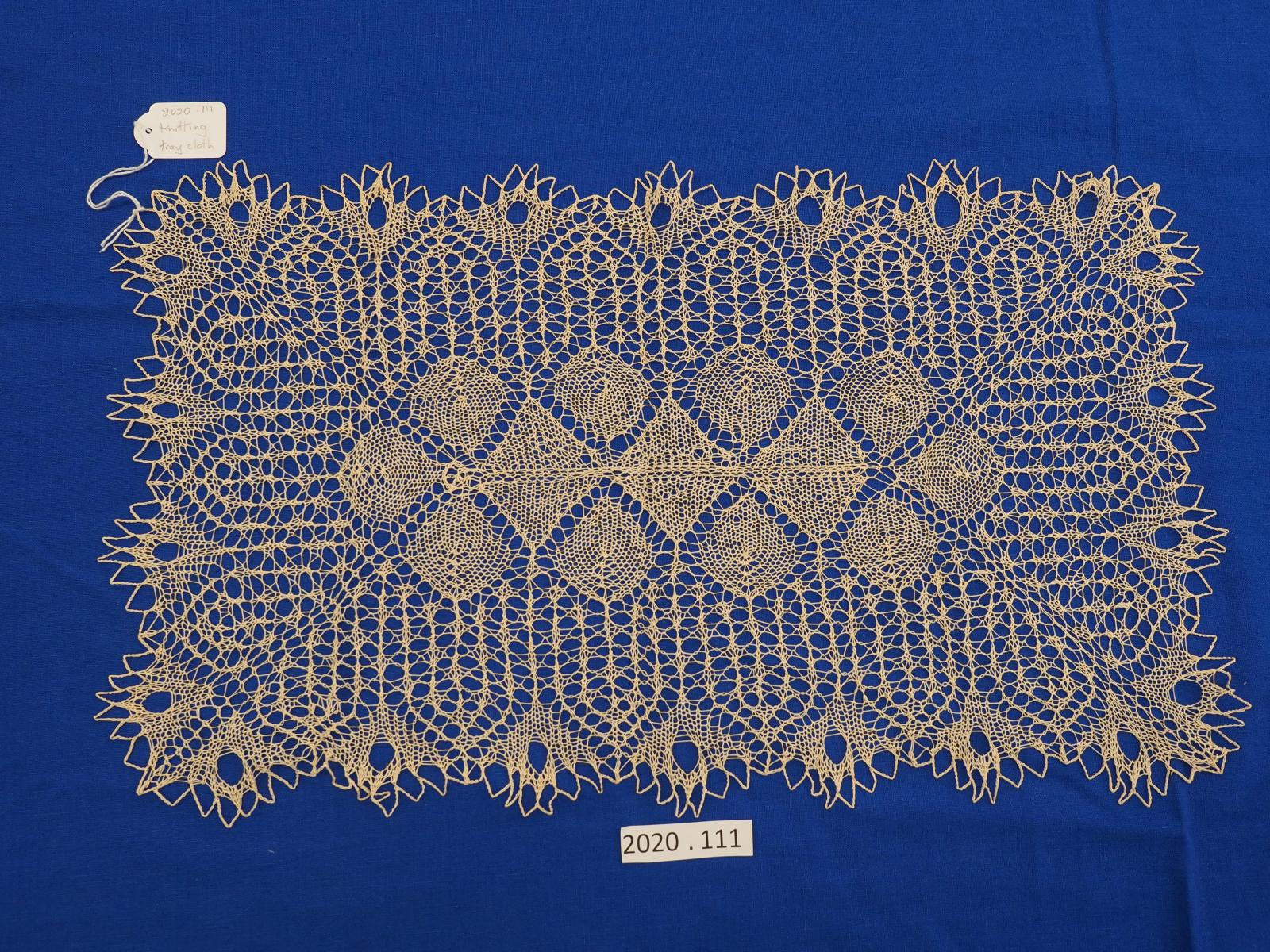 Knittd tray cloth