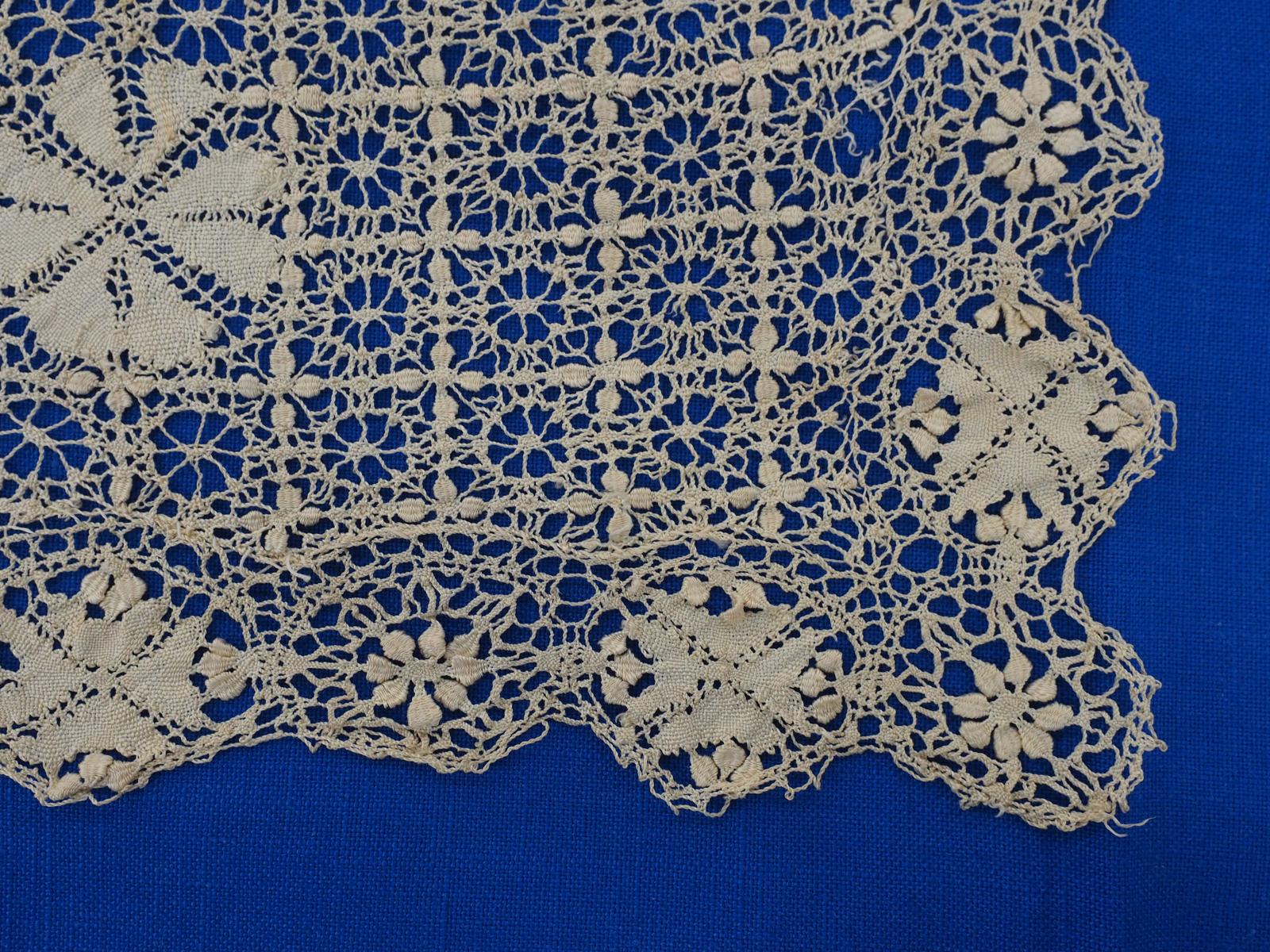 Maltese lace collar detail