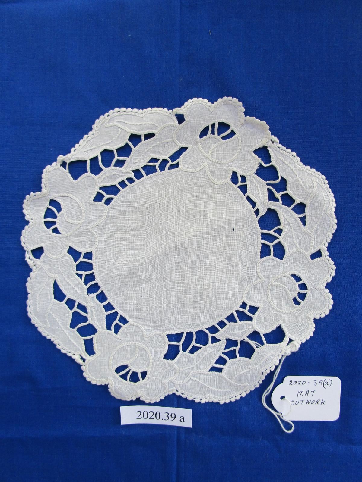 Cutwork mat (a)