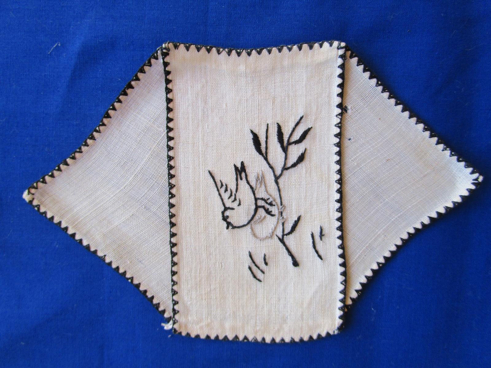 Embroidered serviette ring