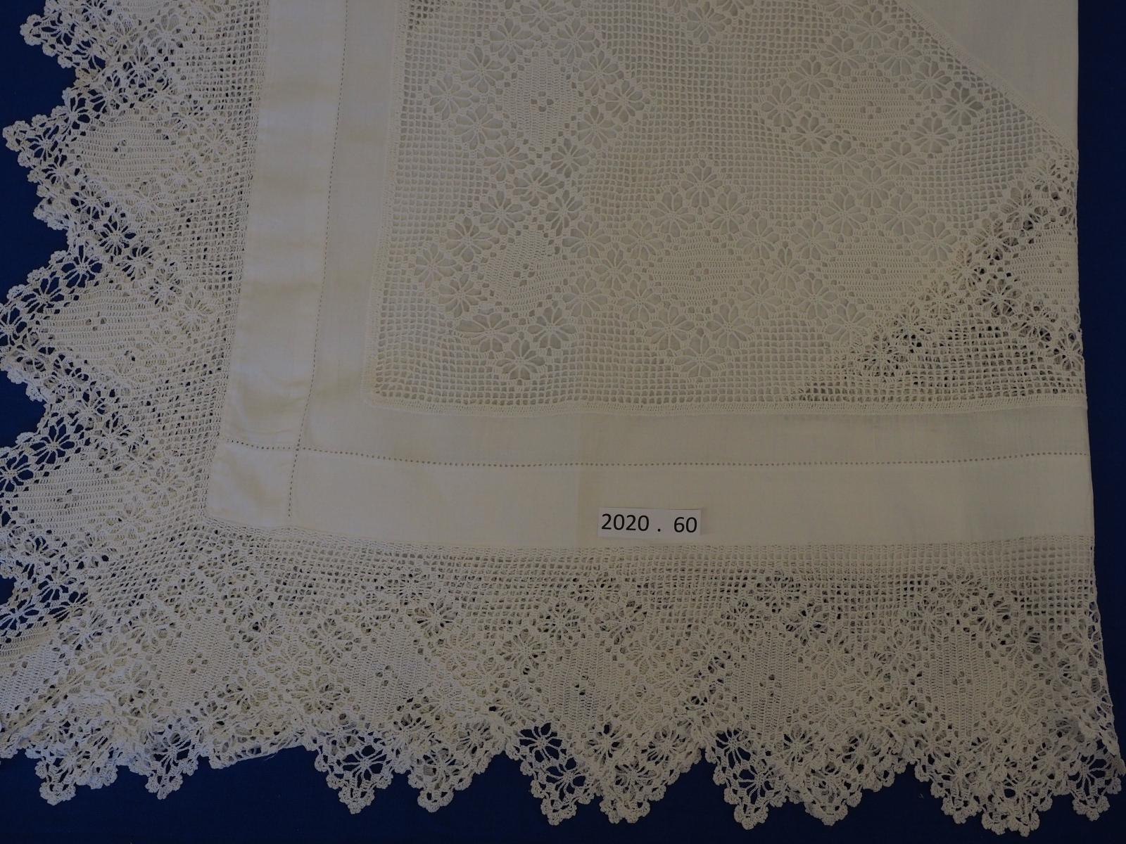 Crochet tea cloth