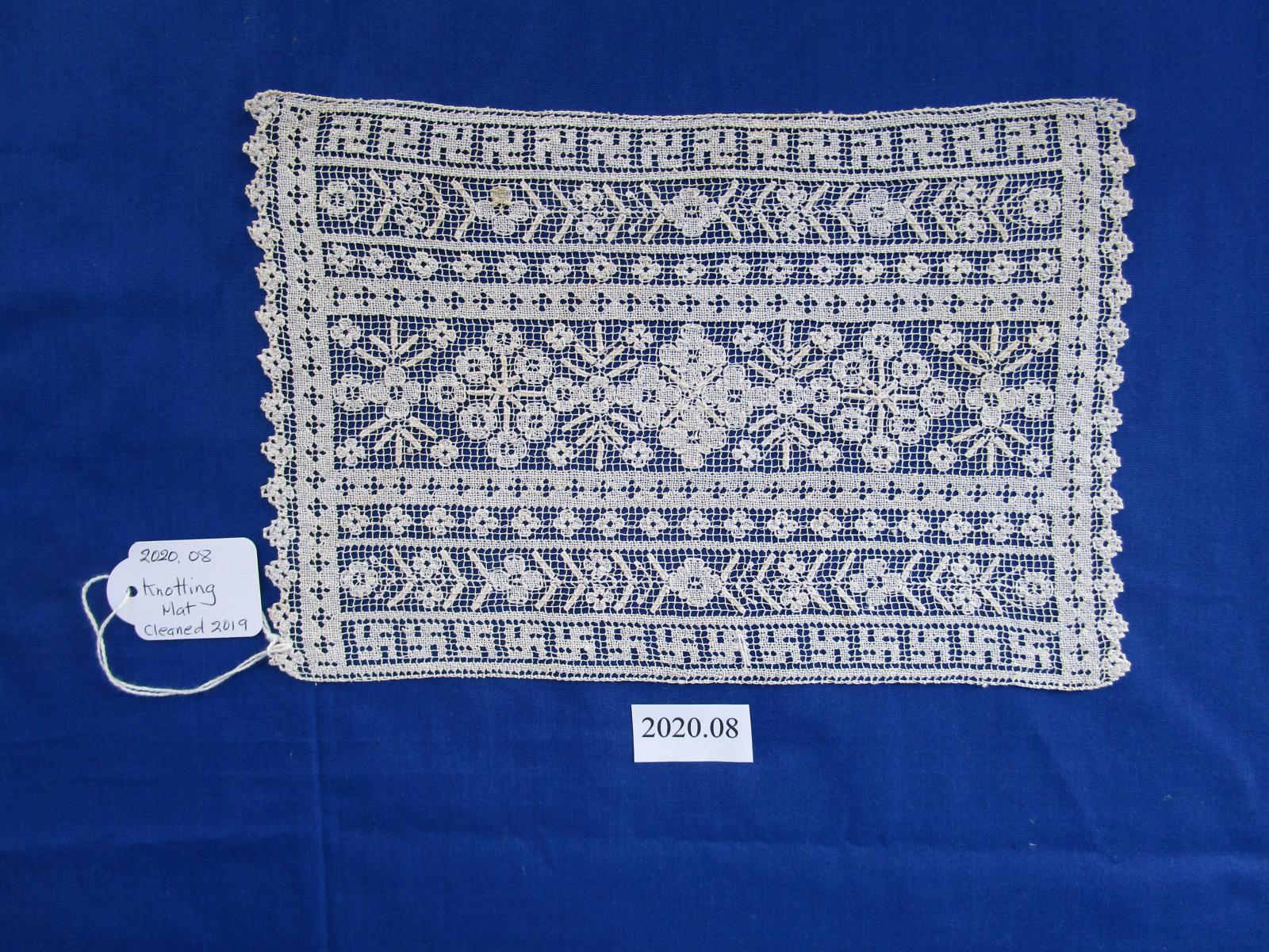 Knotted mat