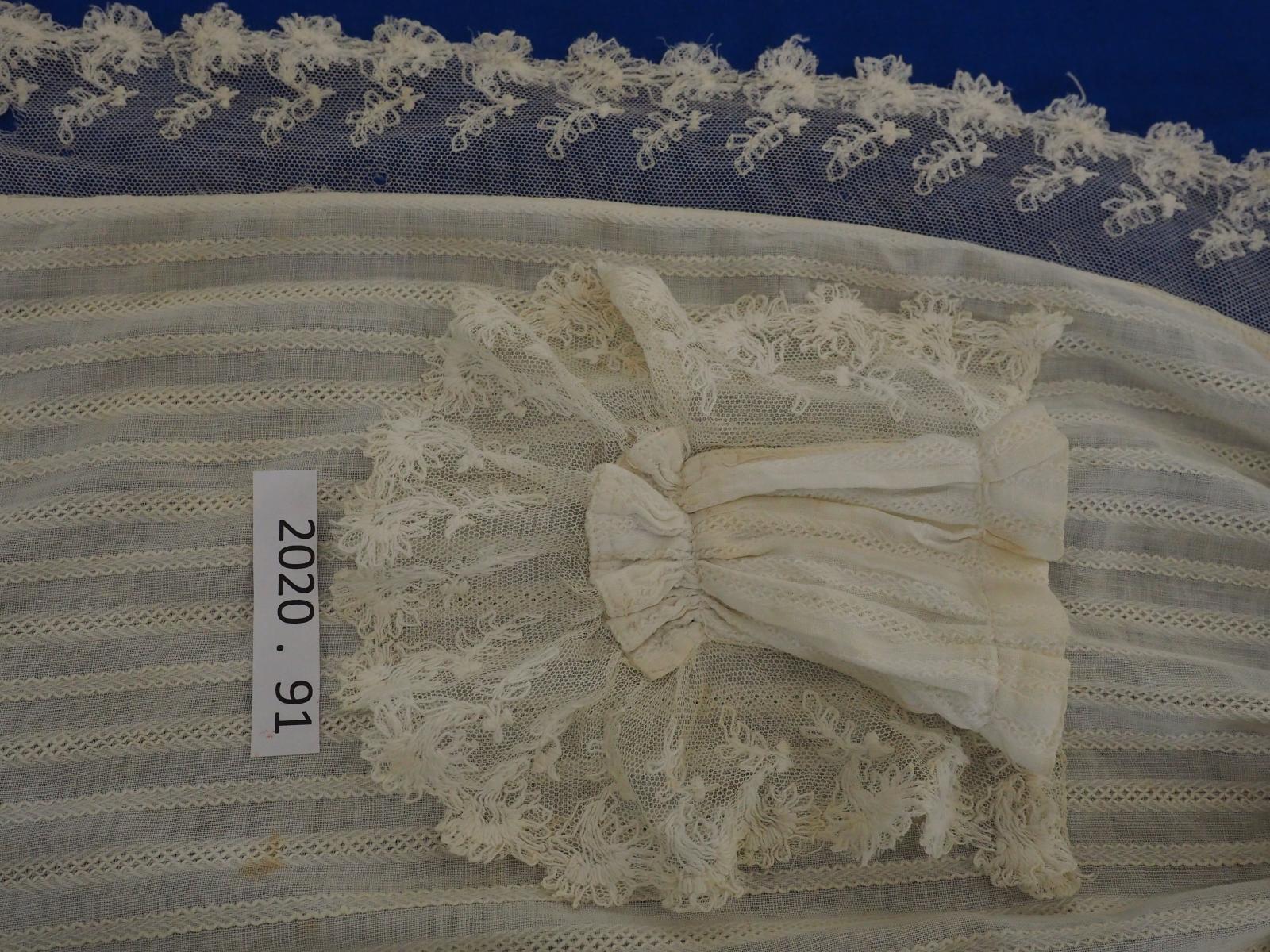 Apron pocket detail