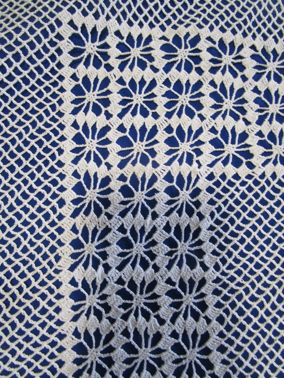Crochet tray cloth detail