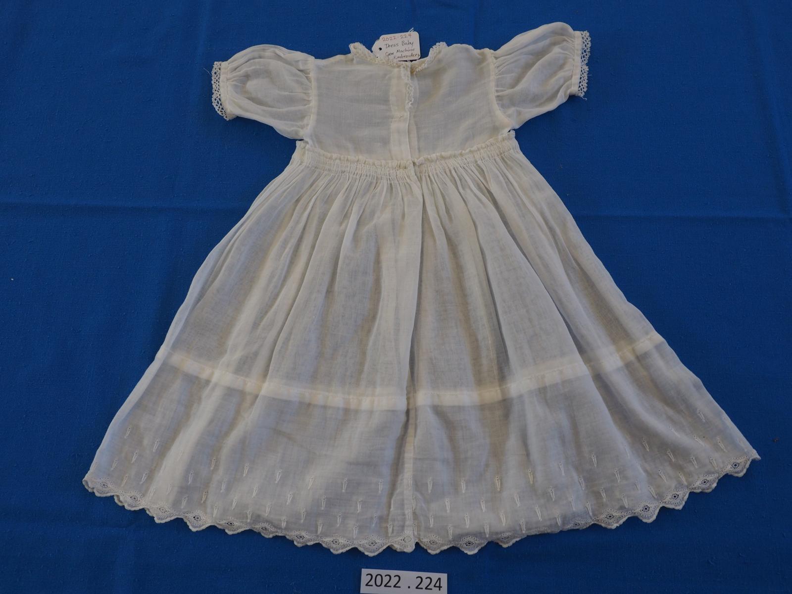 Baby dress back