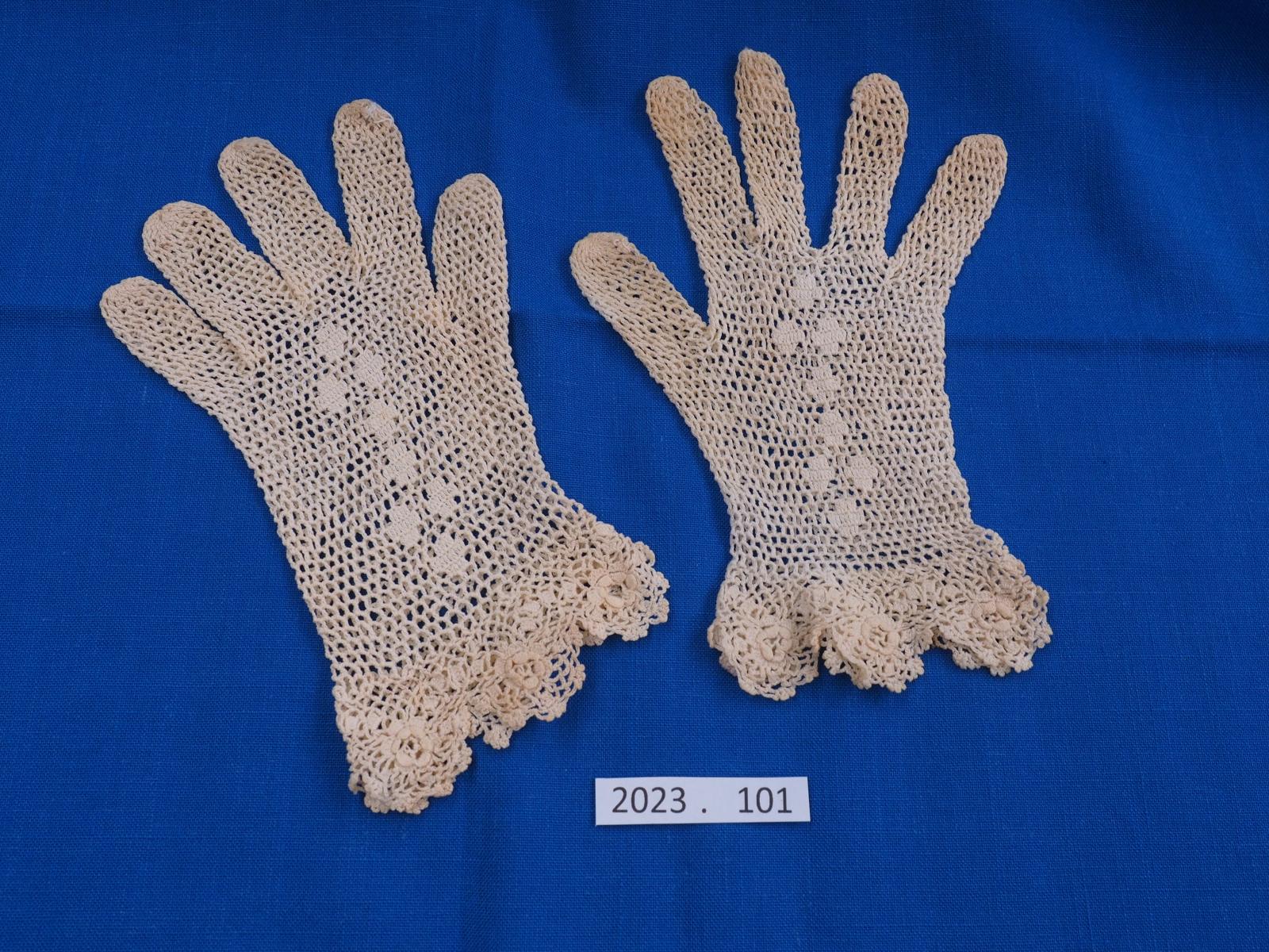 Crochet gloves