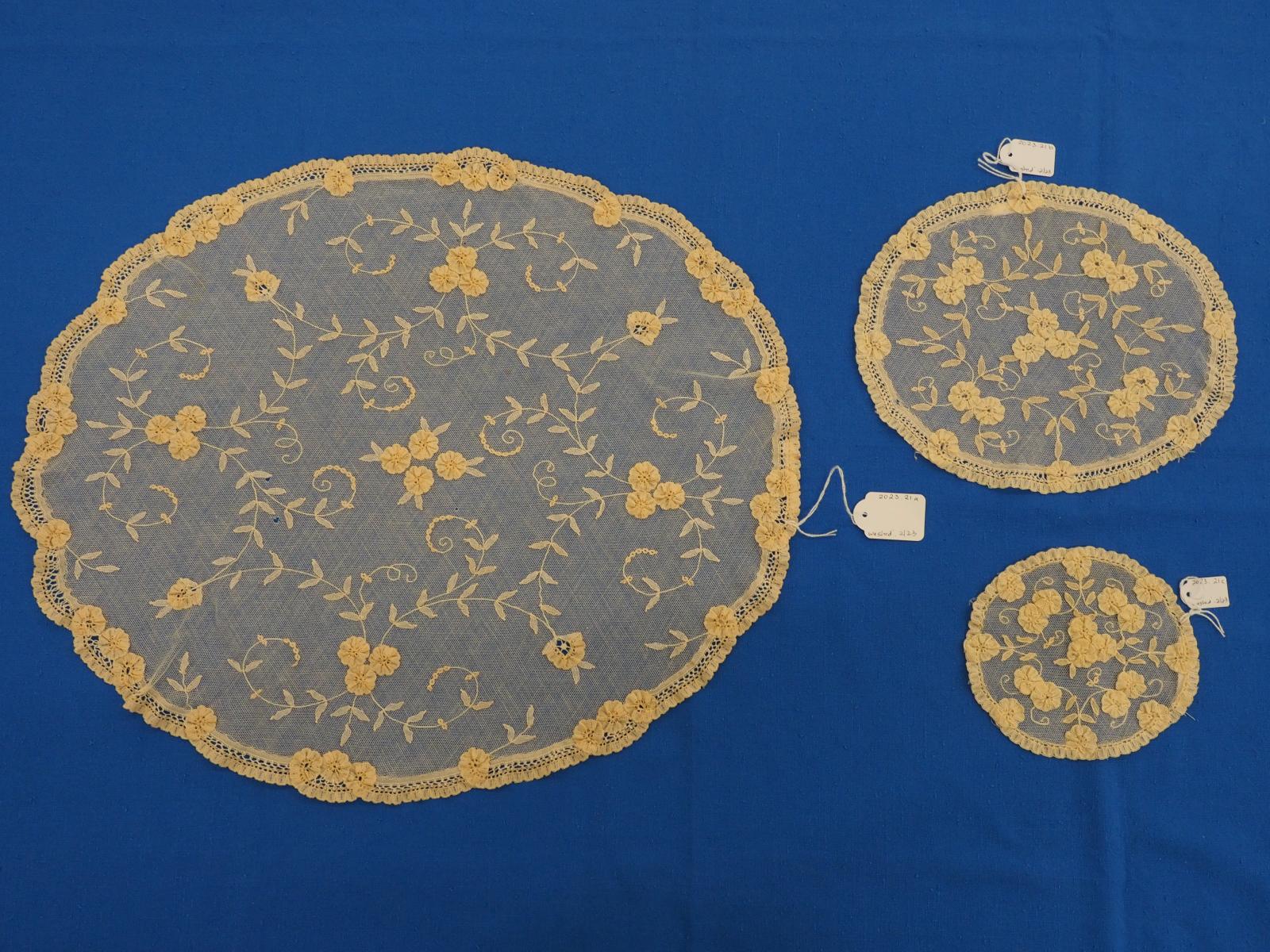 Tape lace mats