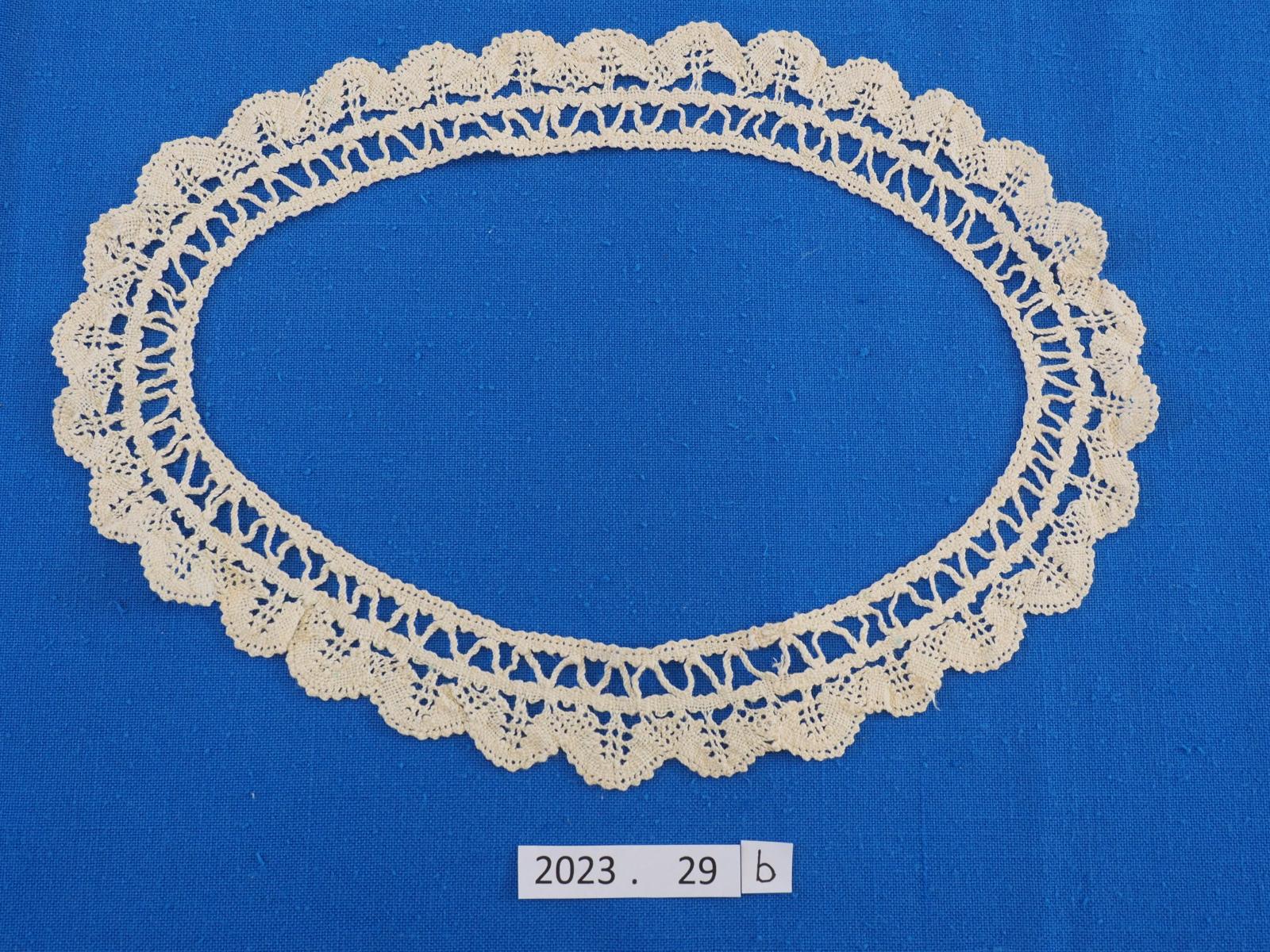 Bobbin lace edging