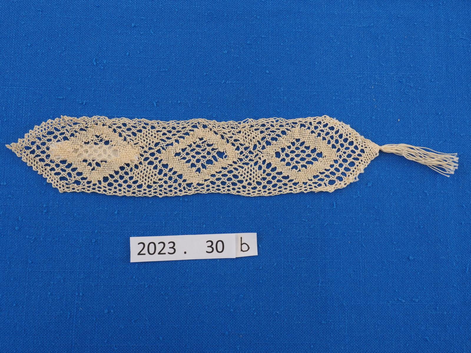 Torchon lace sample