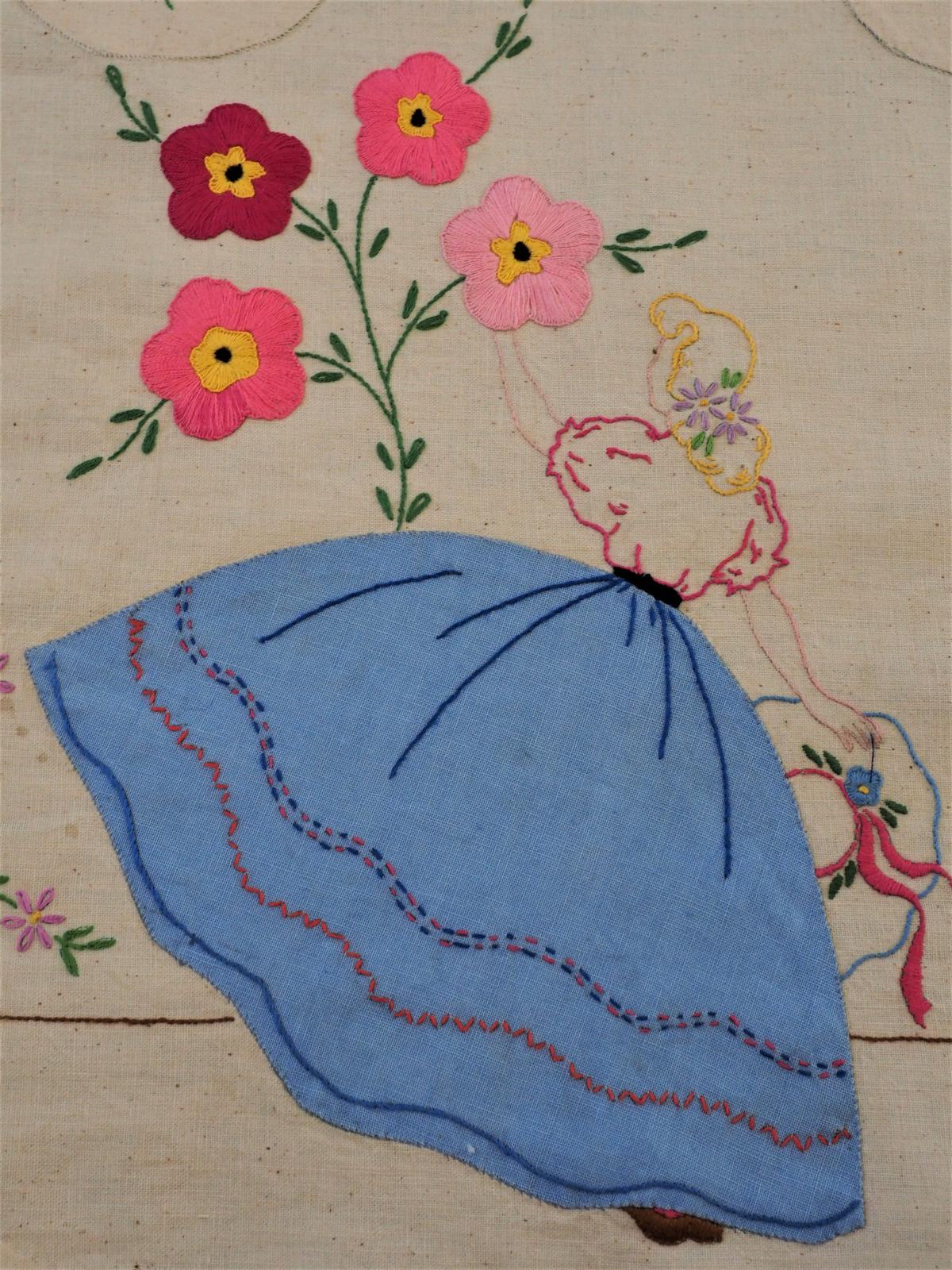 Detail of applique on apron