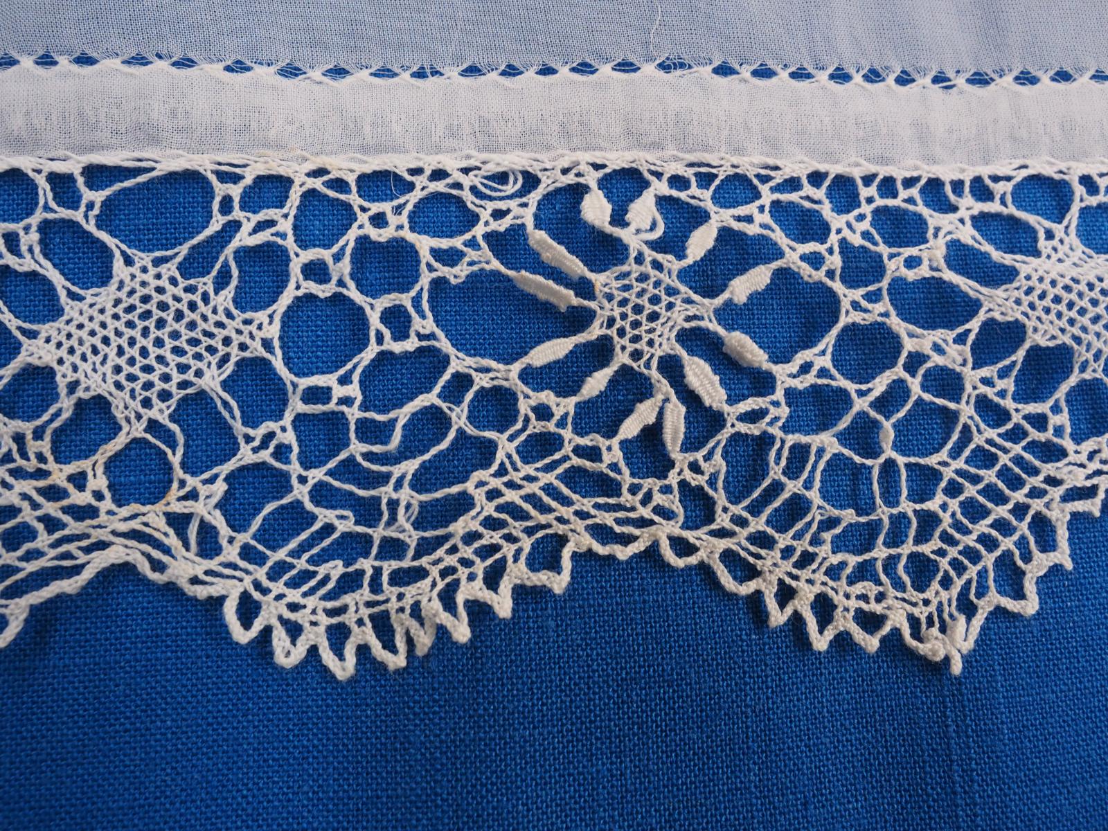 Drawn thread cloth detail