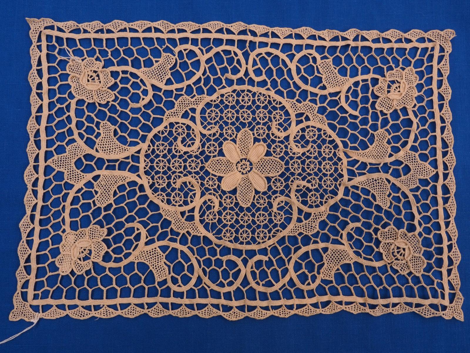 Needle lace tray cloth