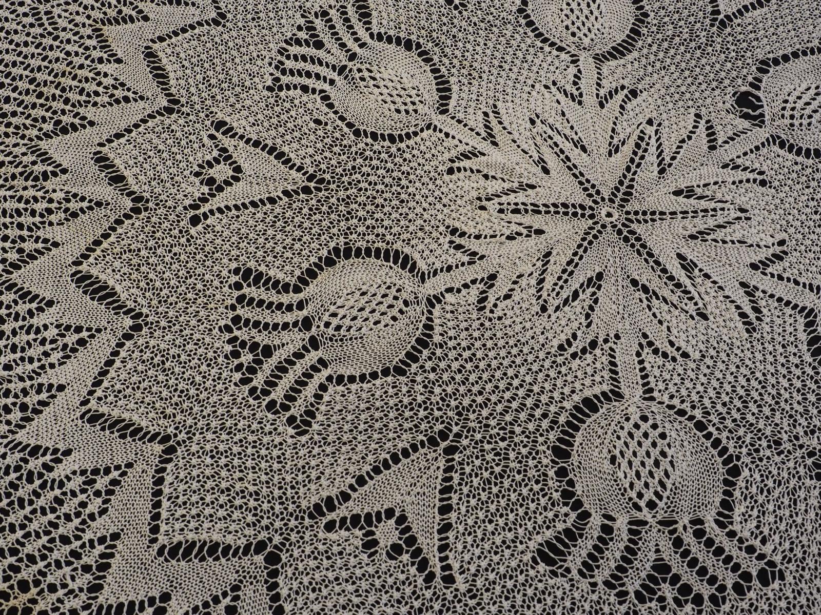 Knitted tea cloth detail