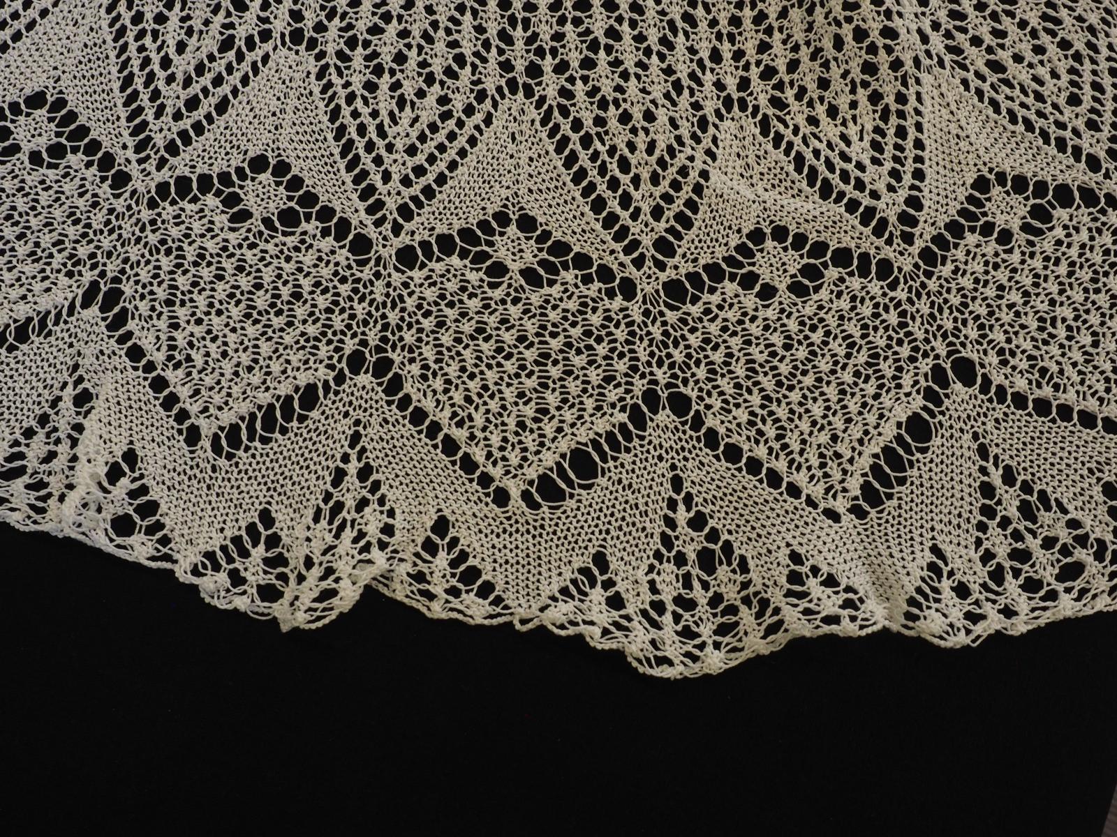 Knitted tea cloth detail