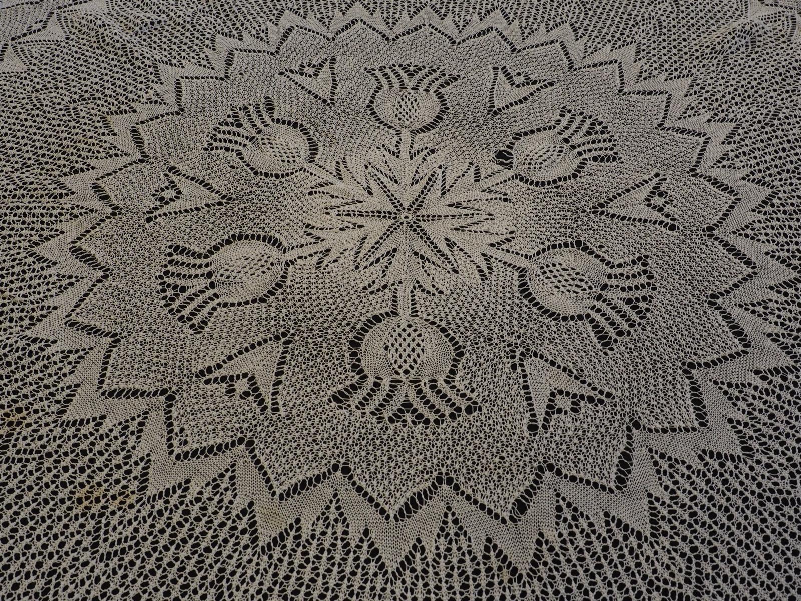 Knitted tea cloth detail