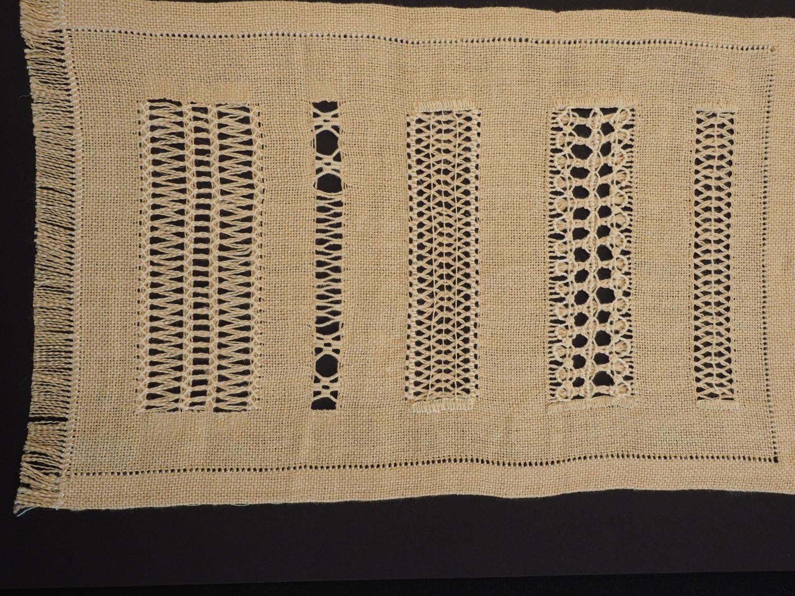 Drawn thread sampler