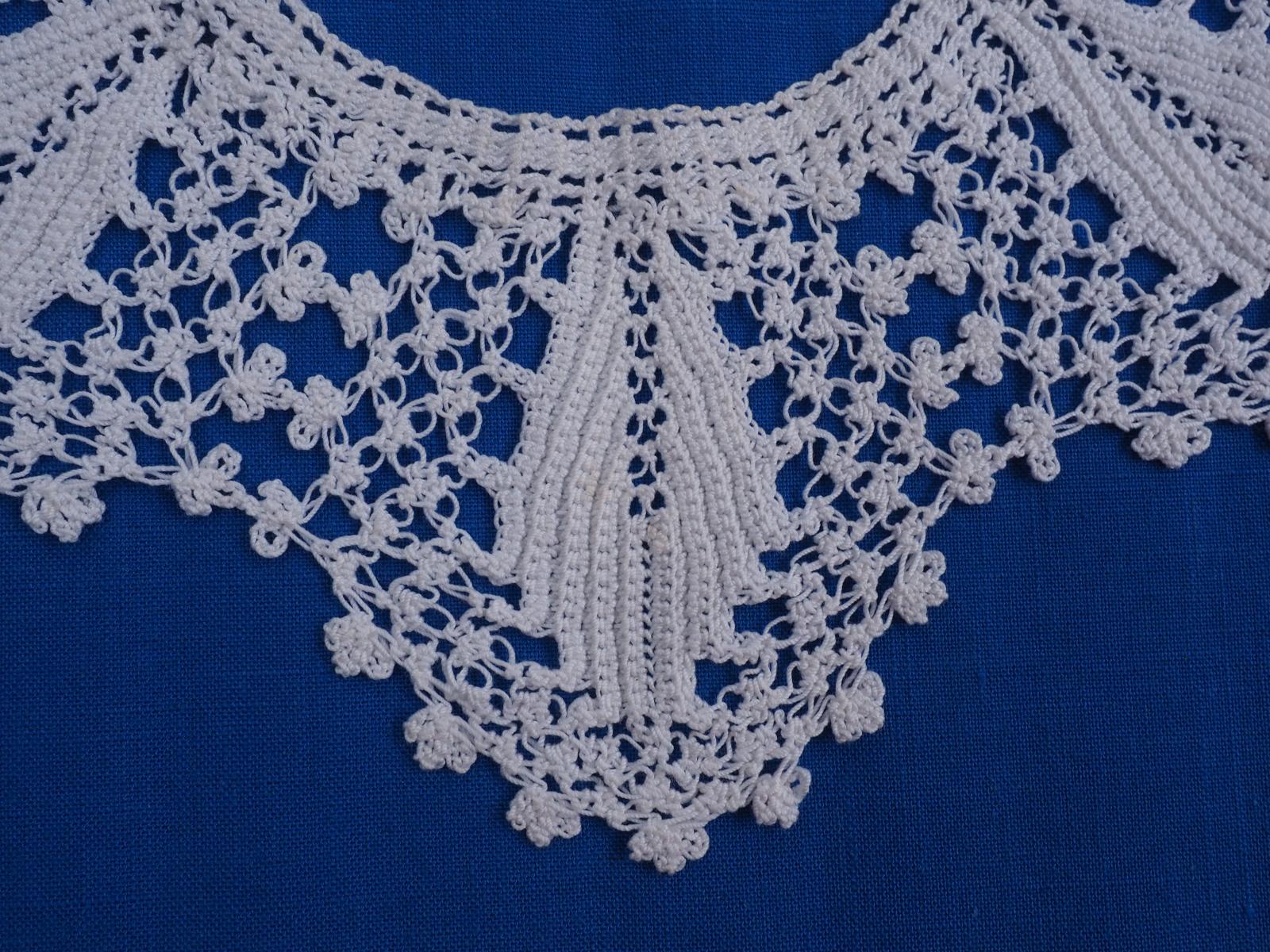 Crochet collar detail