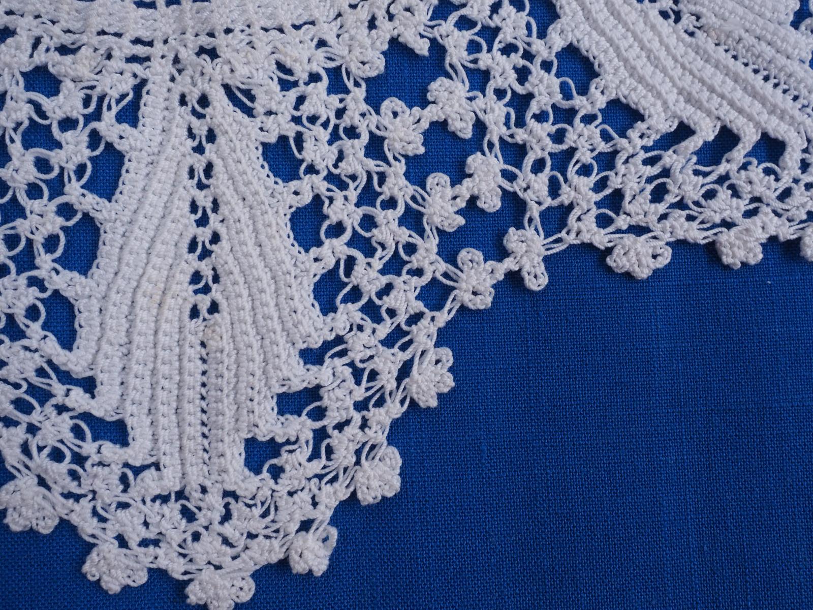 Crochet collar detail