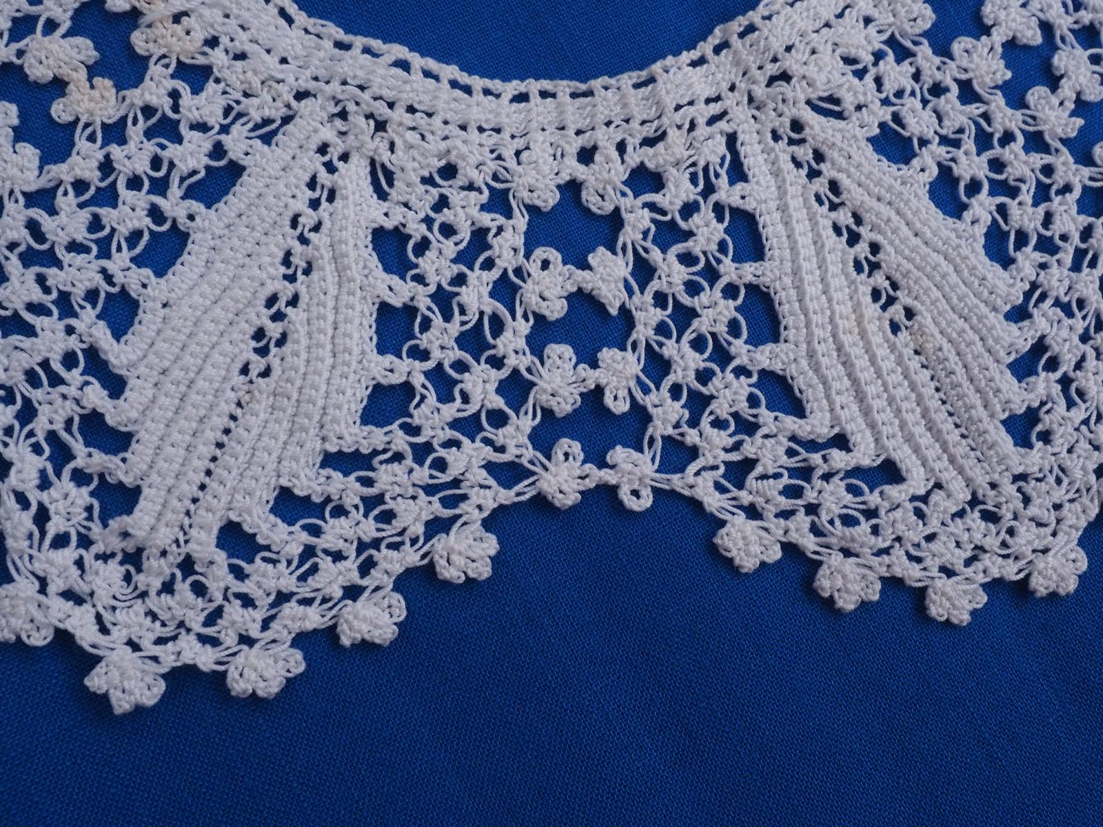 Crochet collar detail