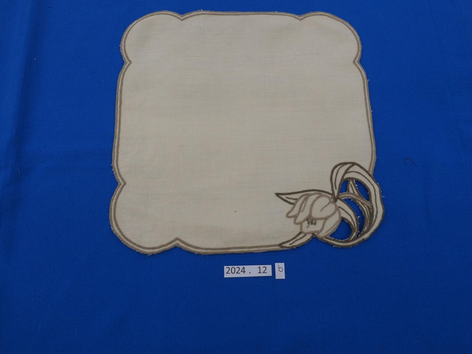Embroidered cutwork napkins for tea cloth