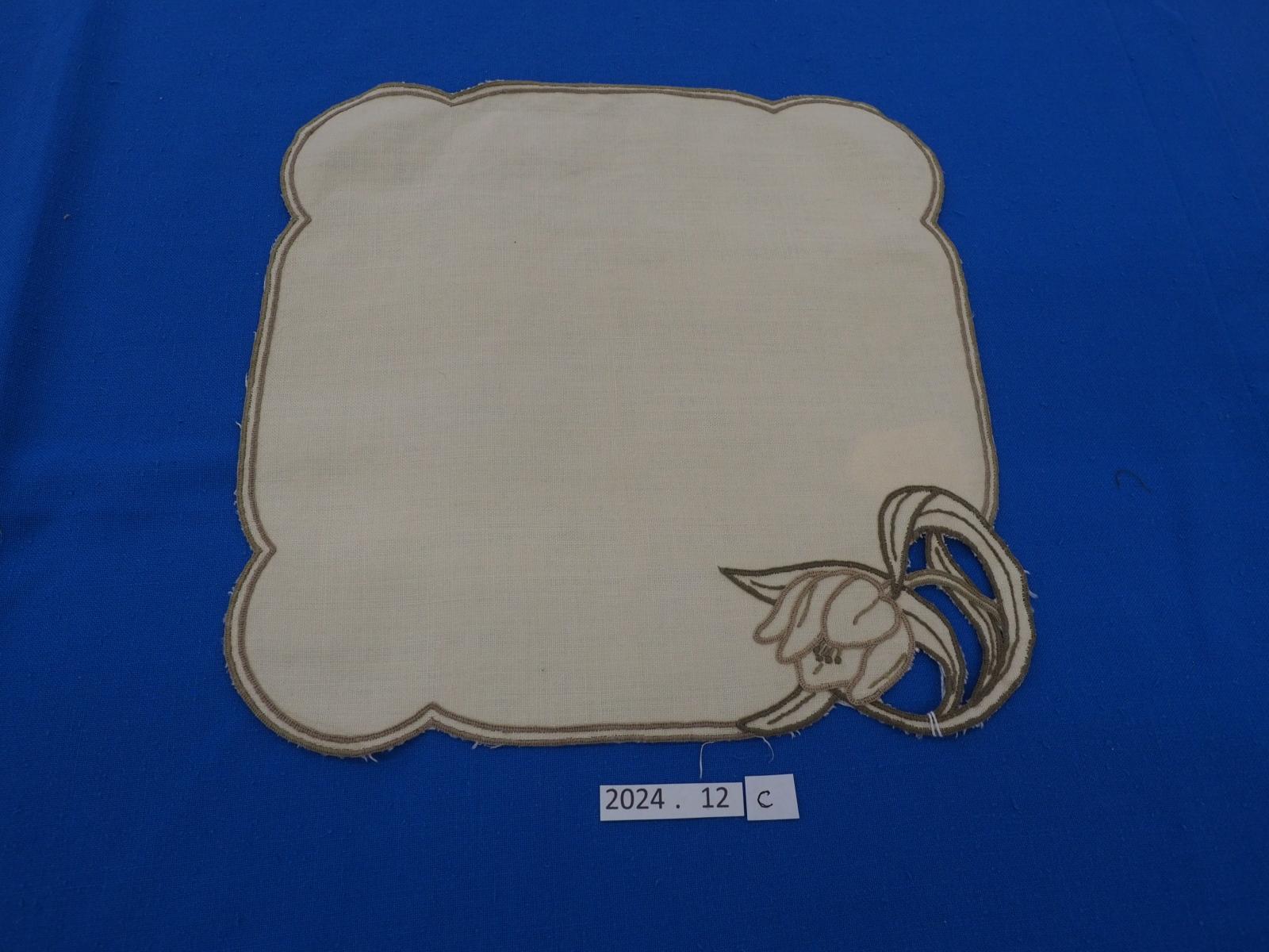 Embroidered cutwork napkins for tea cloth