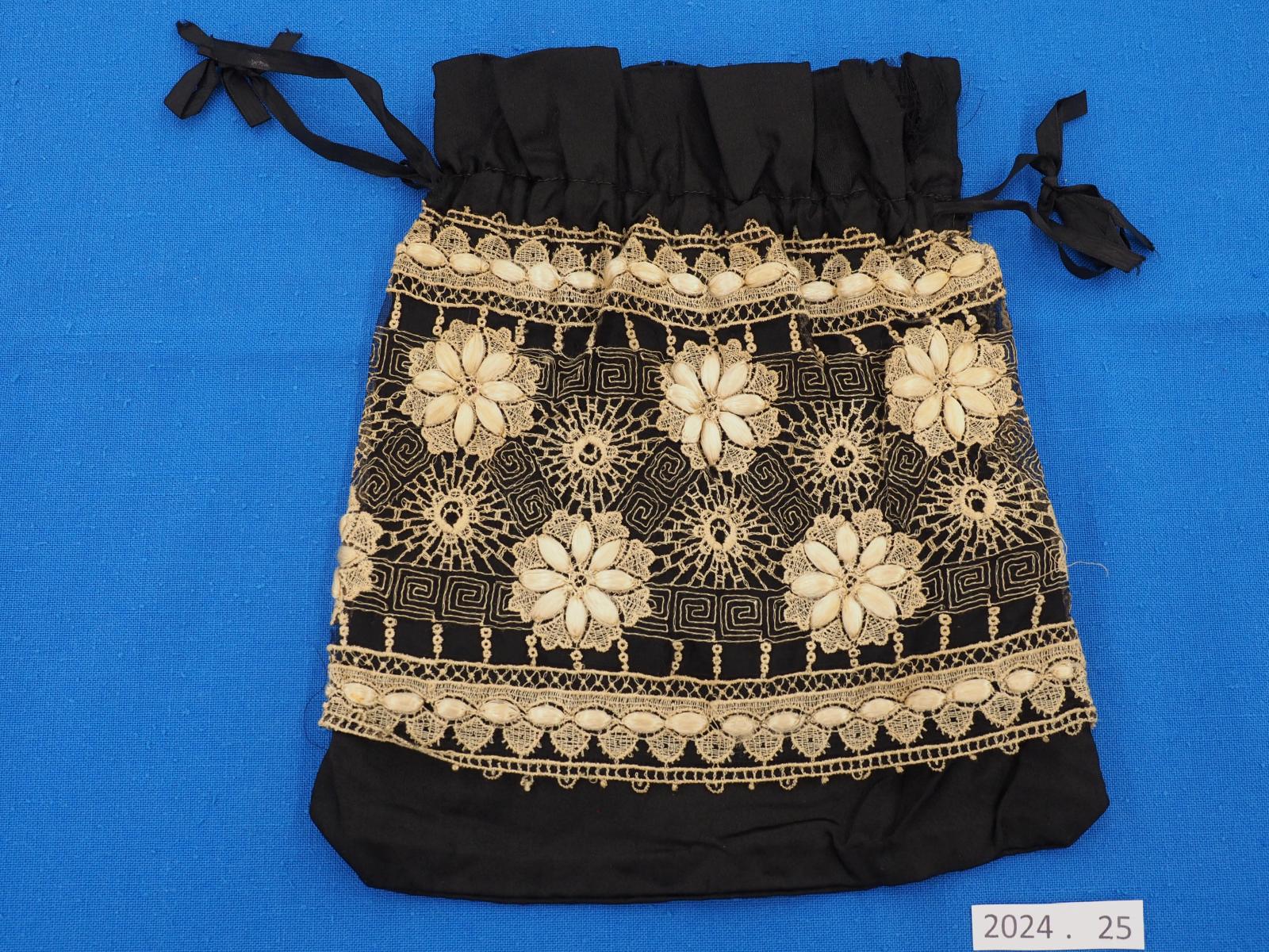 Machine lace bag