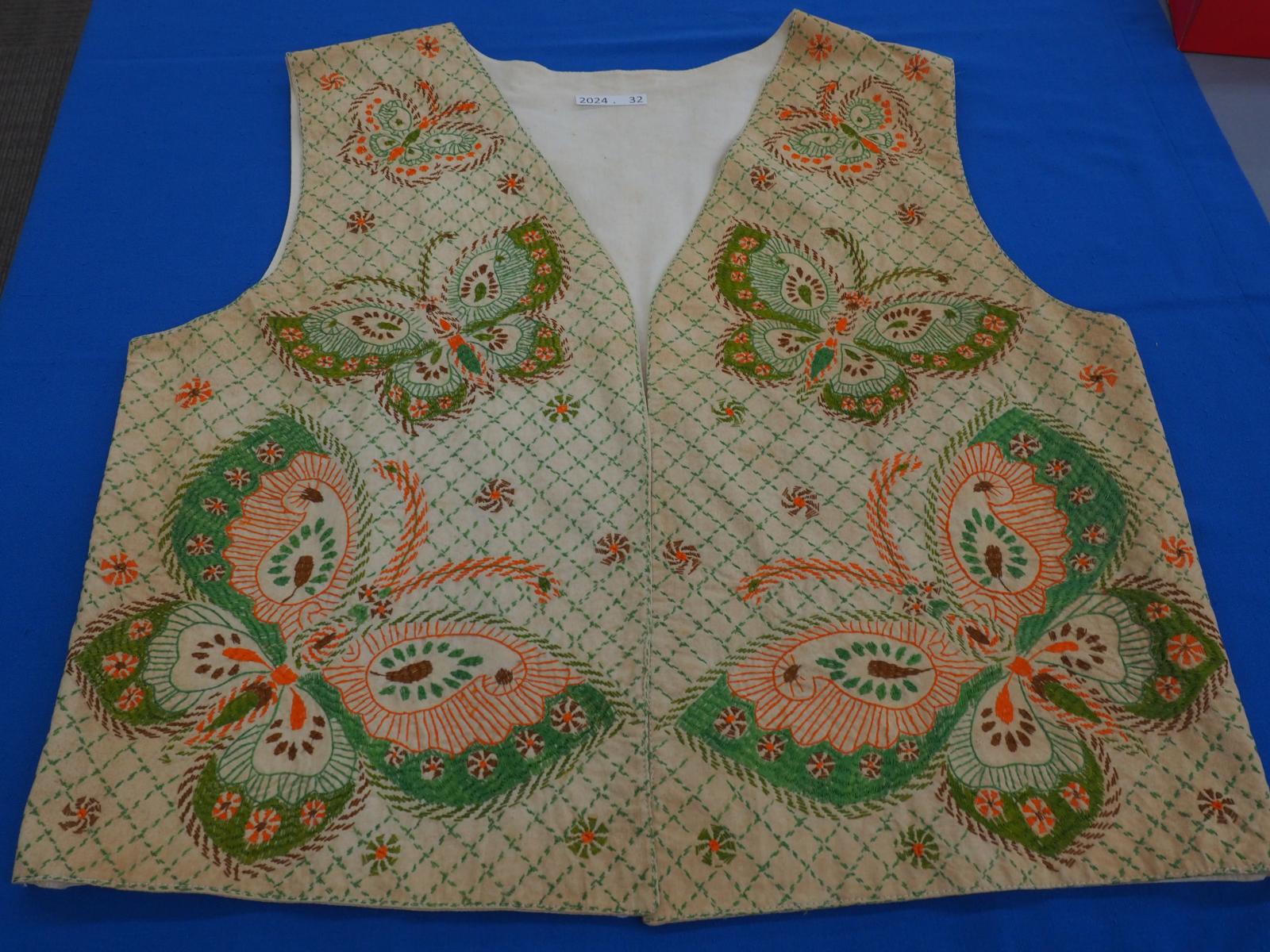Embroidered waist coat