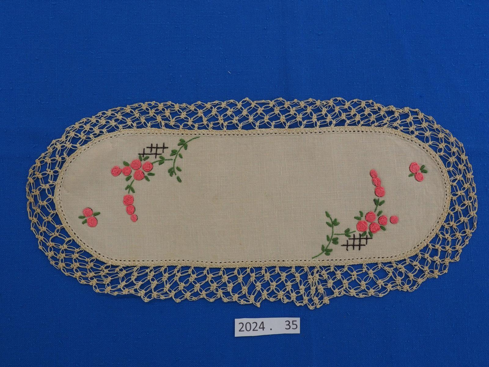 Mat with Solomons knot edging