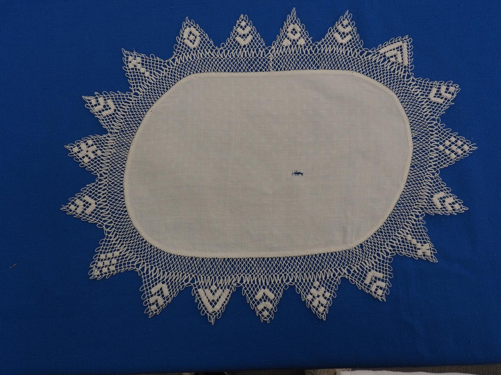 Mat with knotted edge