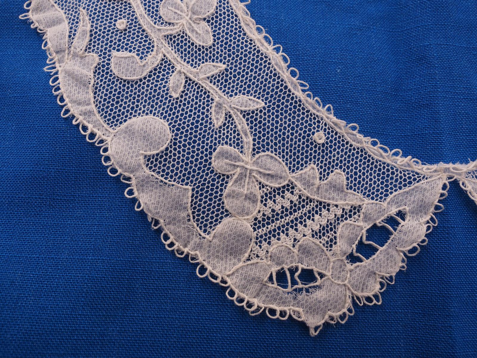 Carrickmacross collar detail