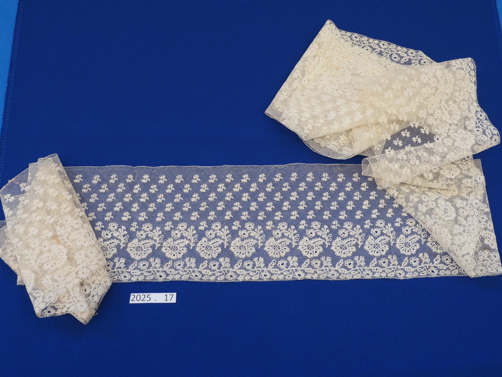 Machine lace edging